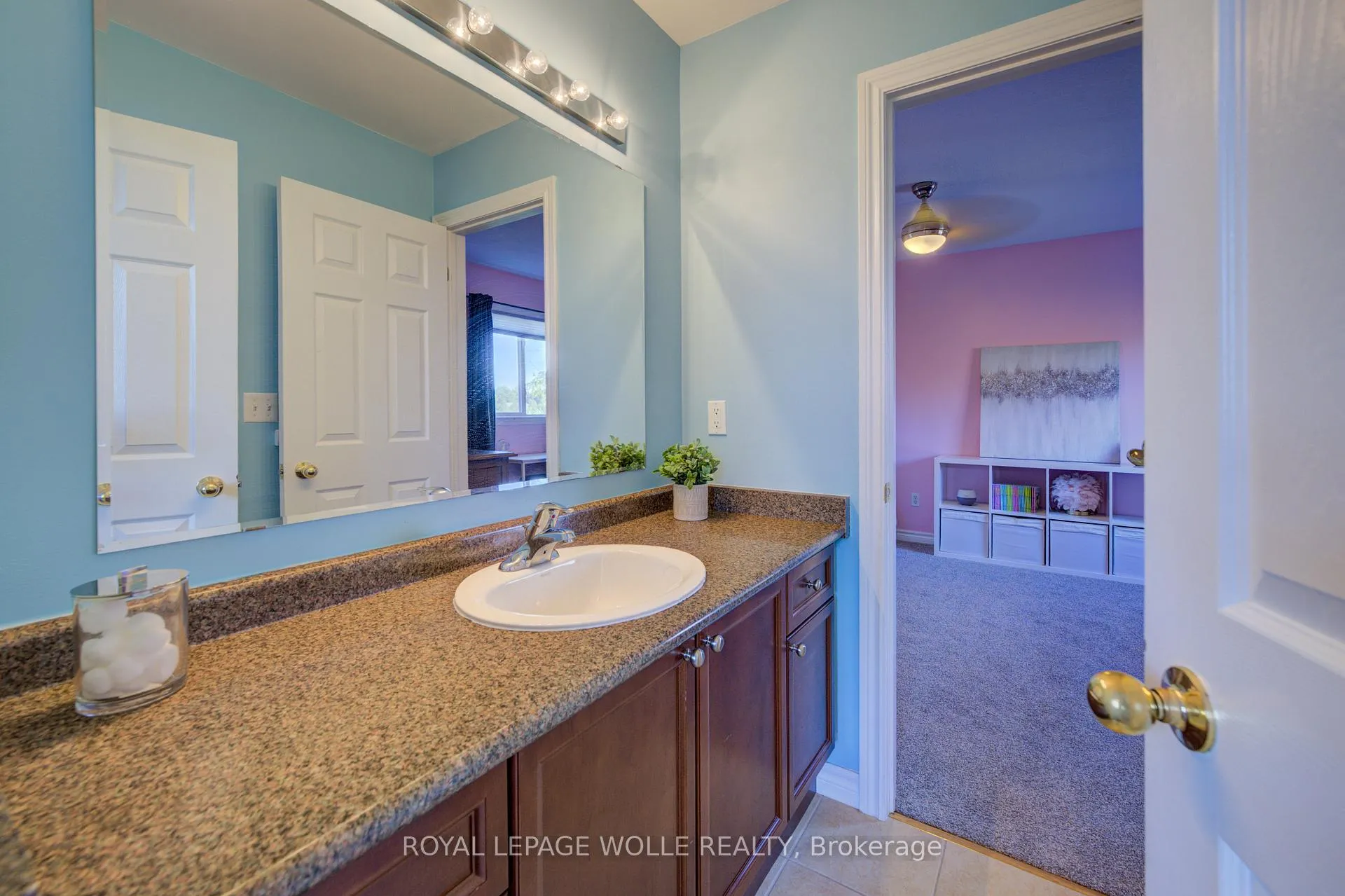 Photo 31 of 23 Schweitzer Crescent, Wellesley — HOMEH