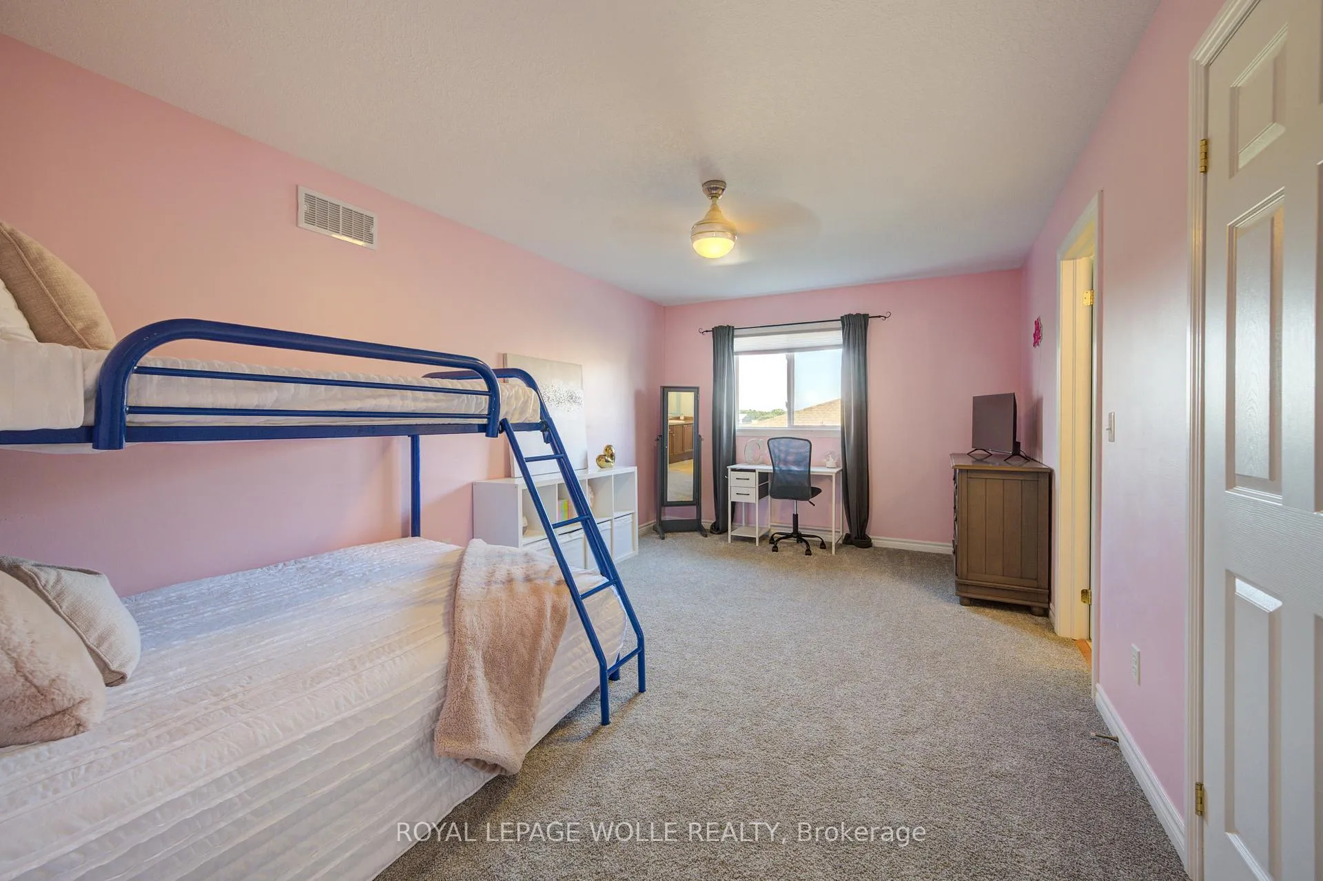 Photo 32 of 23 Schweitzer Crescent, Wellesley — HOMEH