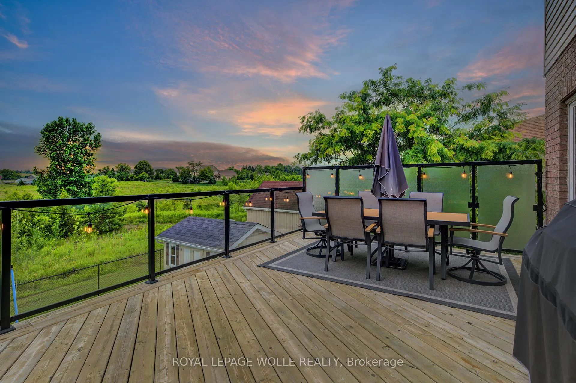 Photo 37 of 23 Schweitzer Crescent, Wellesley — HOMEH