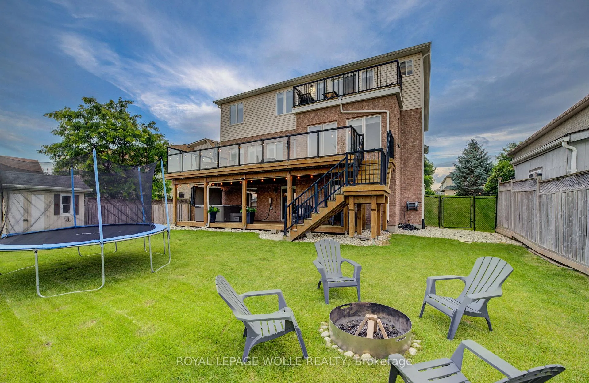 Photo 39 of 23 Schweitzer Crescent, Wellesley — HOMEH
