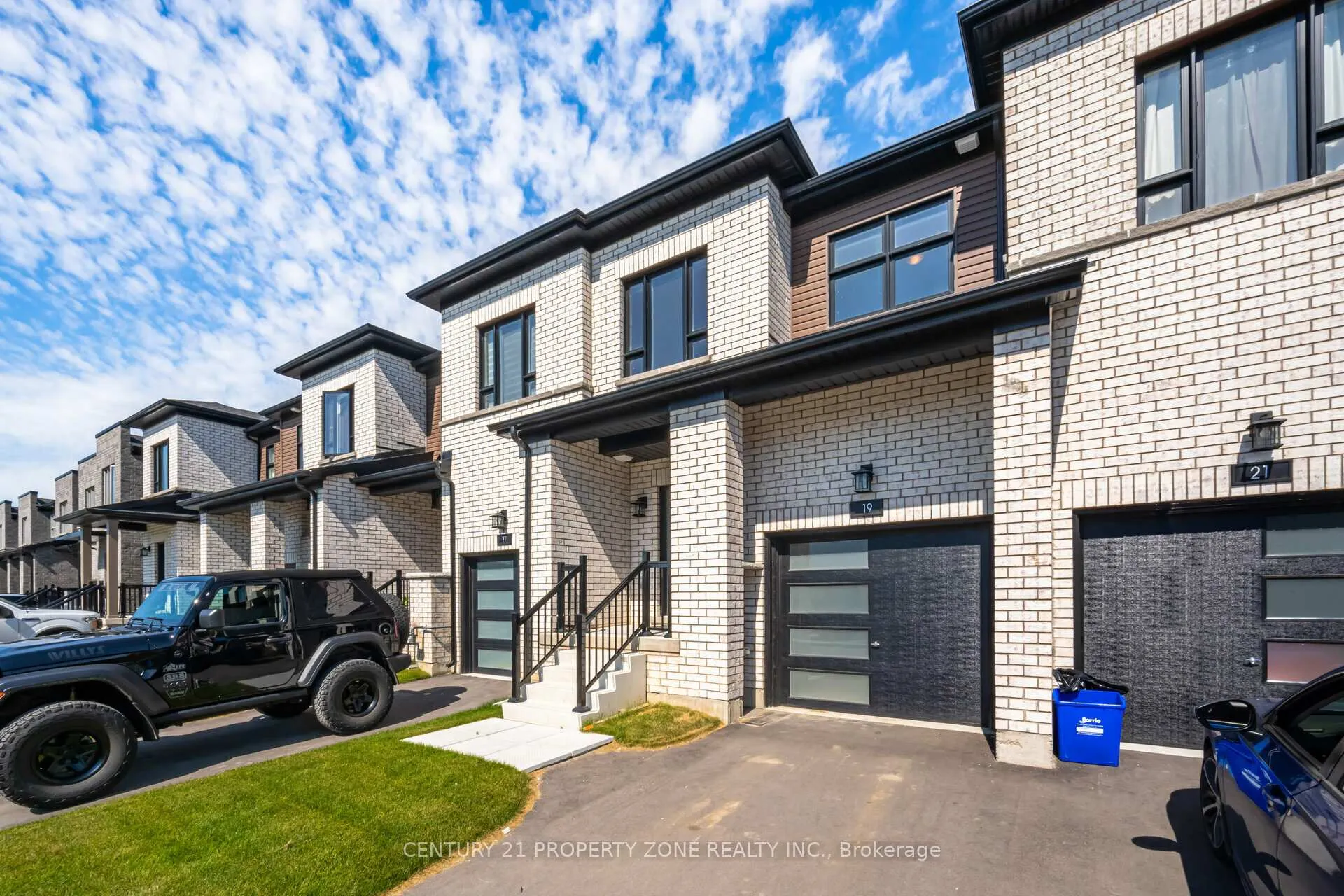Photo 2 of 19 Evergreen Terrace S, Barrie, Painswick South — HOMEH