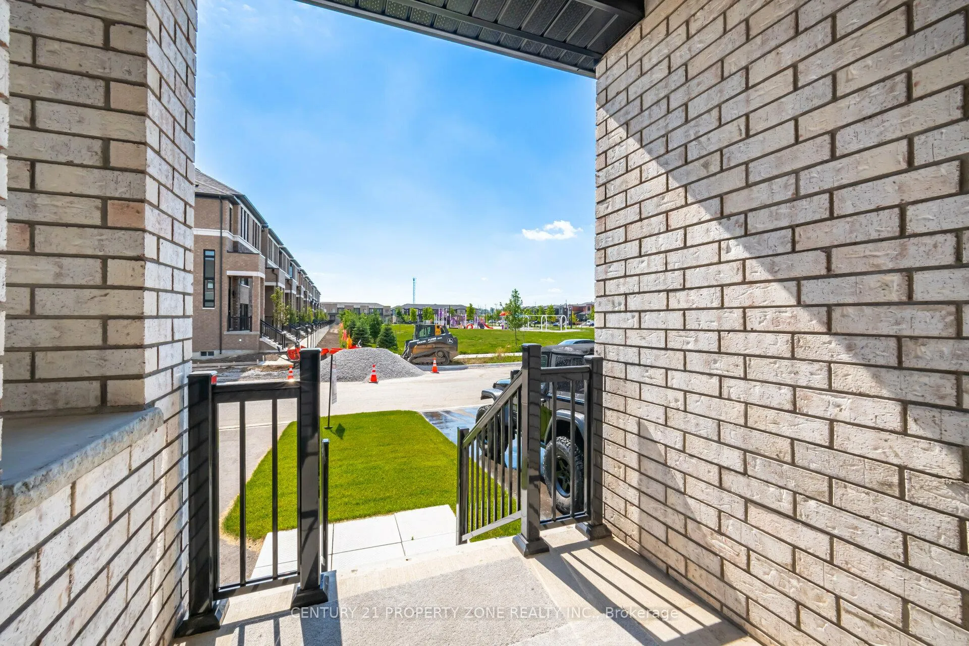 Photo 33 of 19 Evergreen Terrace S, Barrie, Painswick South — HOMEH