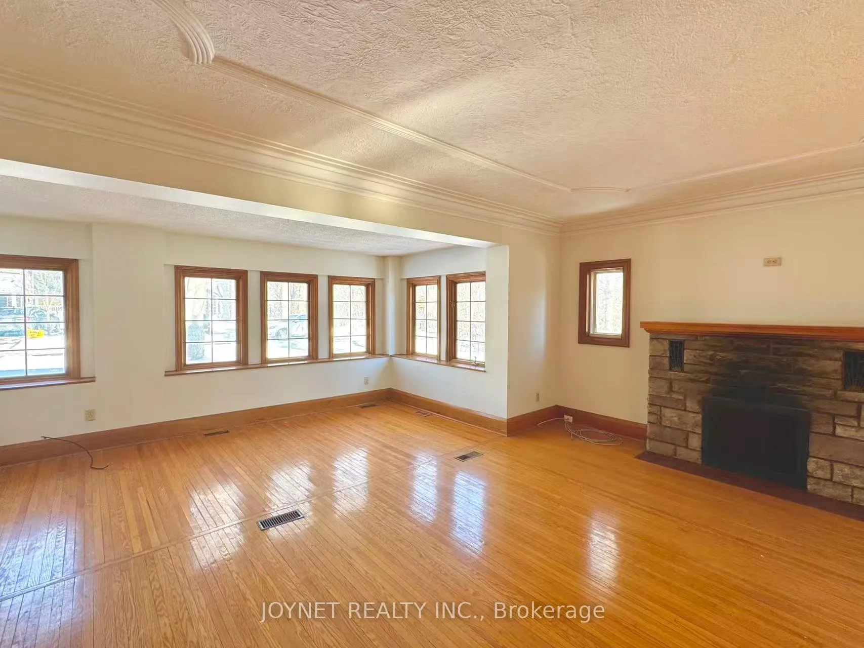 Photo 2 of 17 Eckardt Avenue, Markham, Unionville — HOMEH