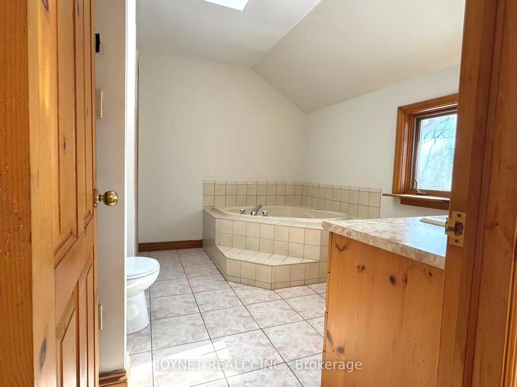 Photo 7 of 17 Eckardt Avenue, Markham, Unionville — HOMEH