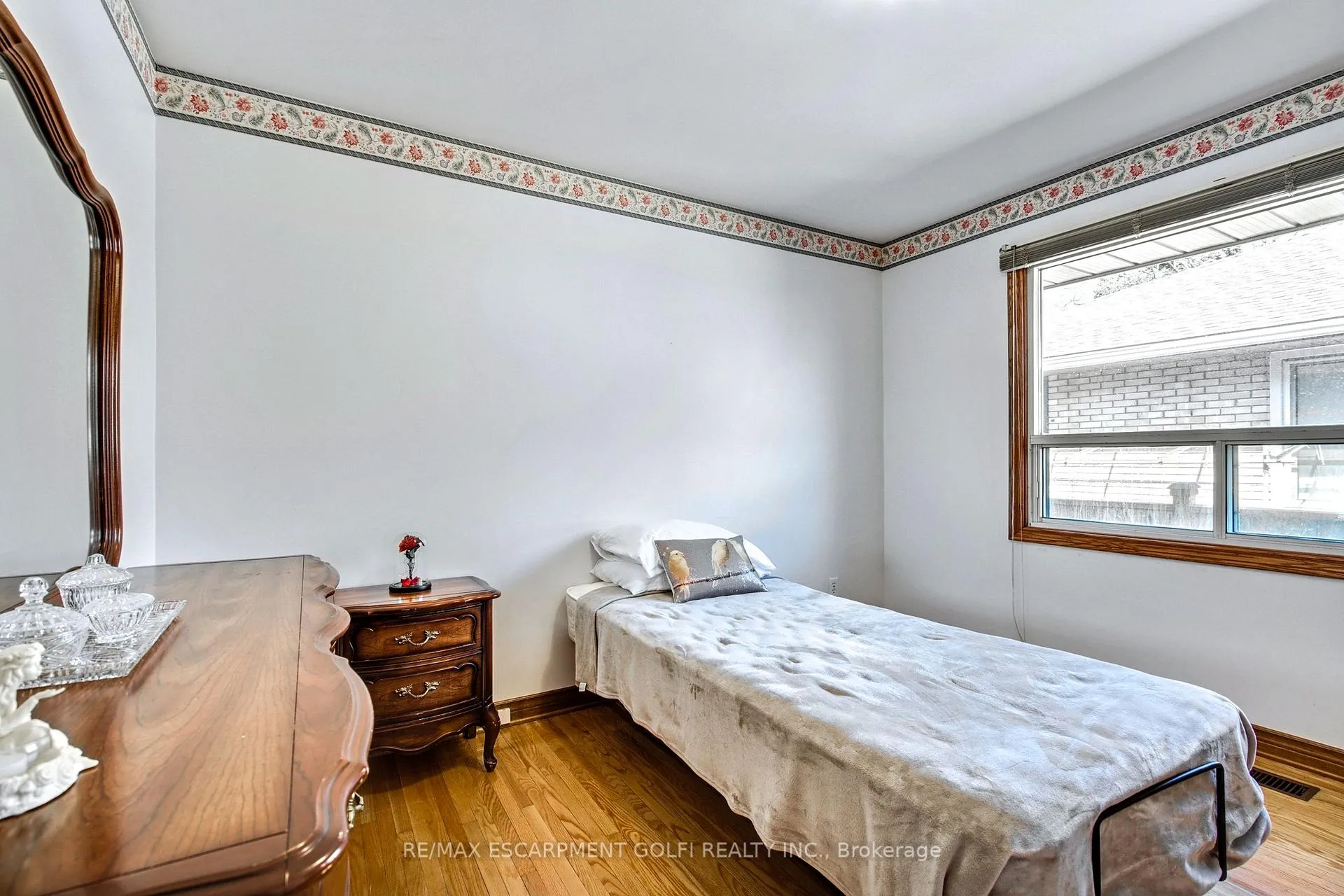 Photo 18 of 159 West 26TH Street, Hamilton, Westcliffe — HOMEH