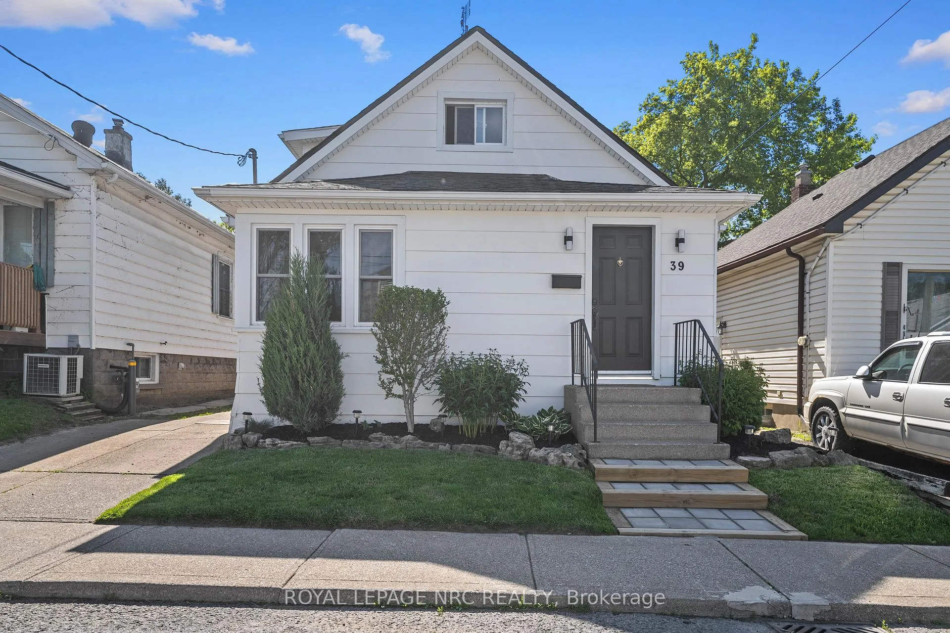 Photo 3 of 39 Richmond Avenue, St. Catharines, E. Chester — HOMEH