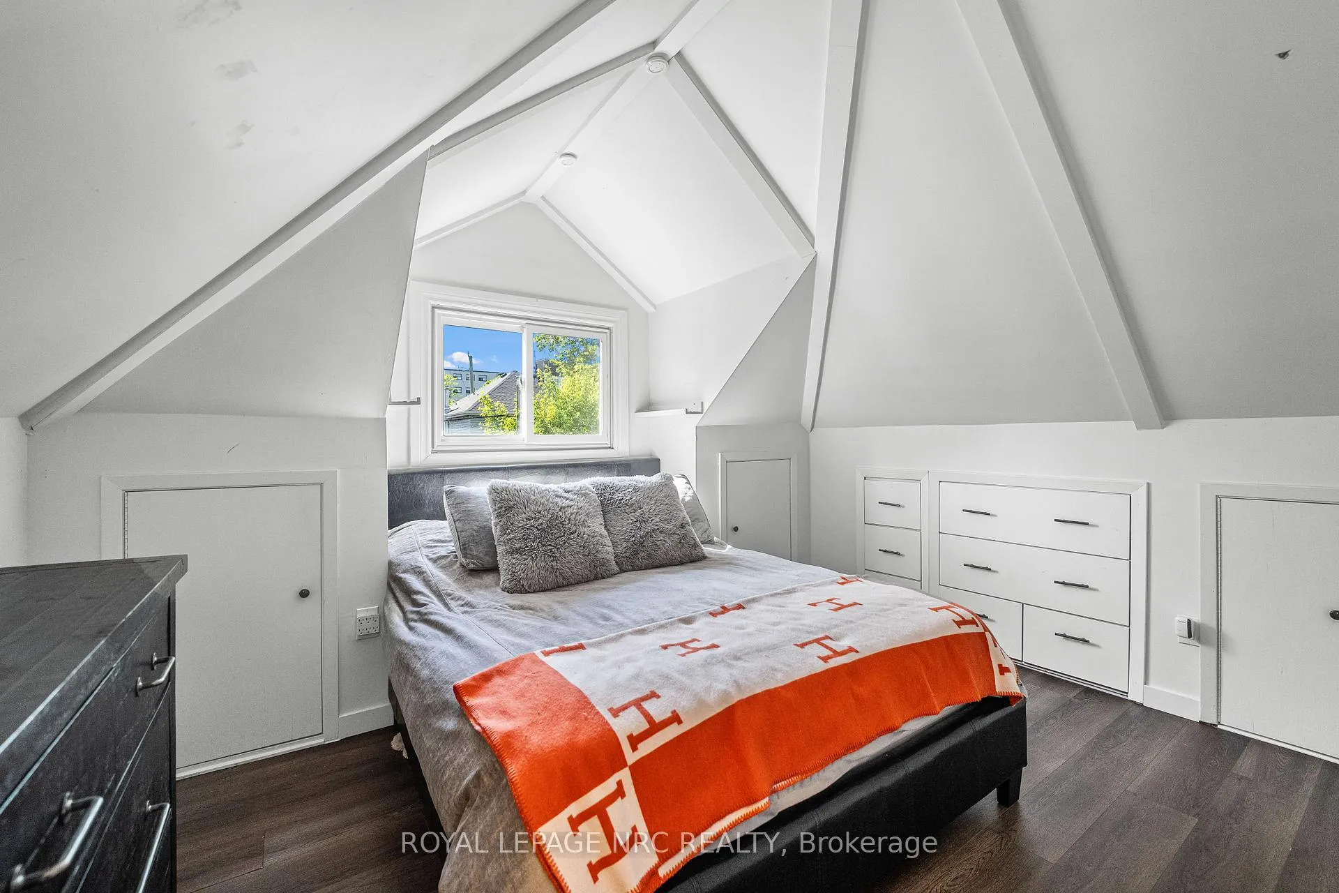 Photo 24 of 39 Richmond Avenue, St. Catharines, E. Chester — HOMEH