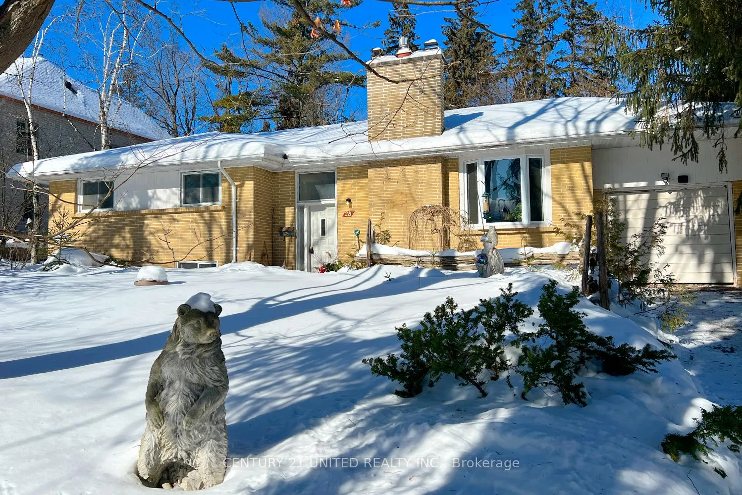 Photo 2 of 28 Weller Crescent, Peterborough, Monaghan Ward 2 — HOMEH