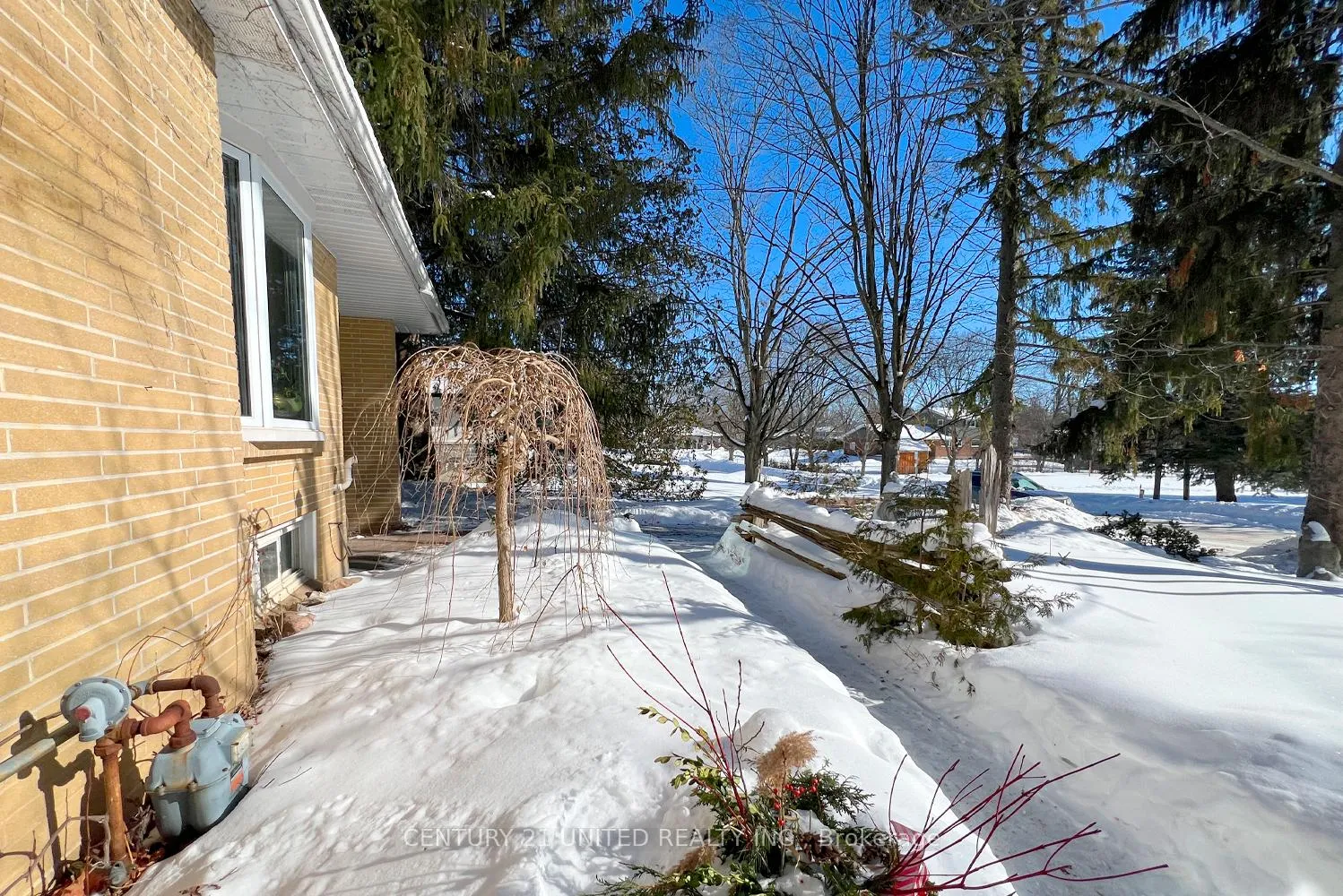 Photo 3 of 28 Weller Crescent, Peterborough, Monaghan Ward 2 — HOMEH