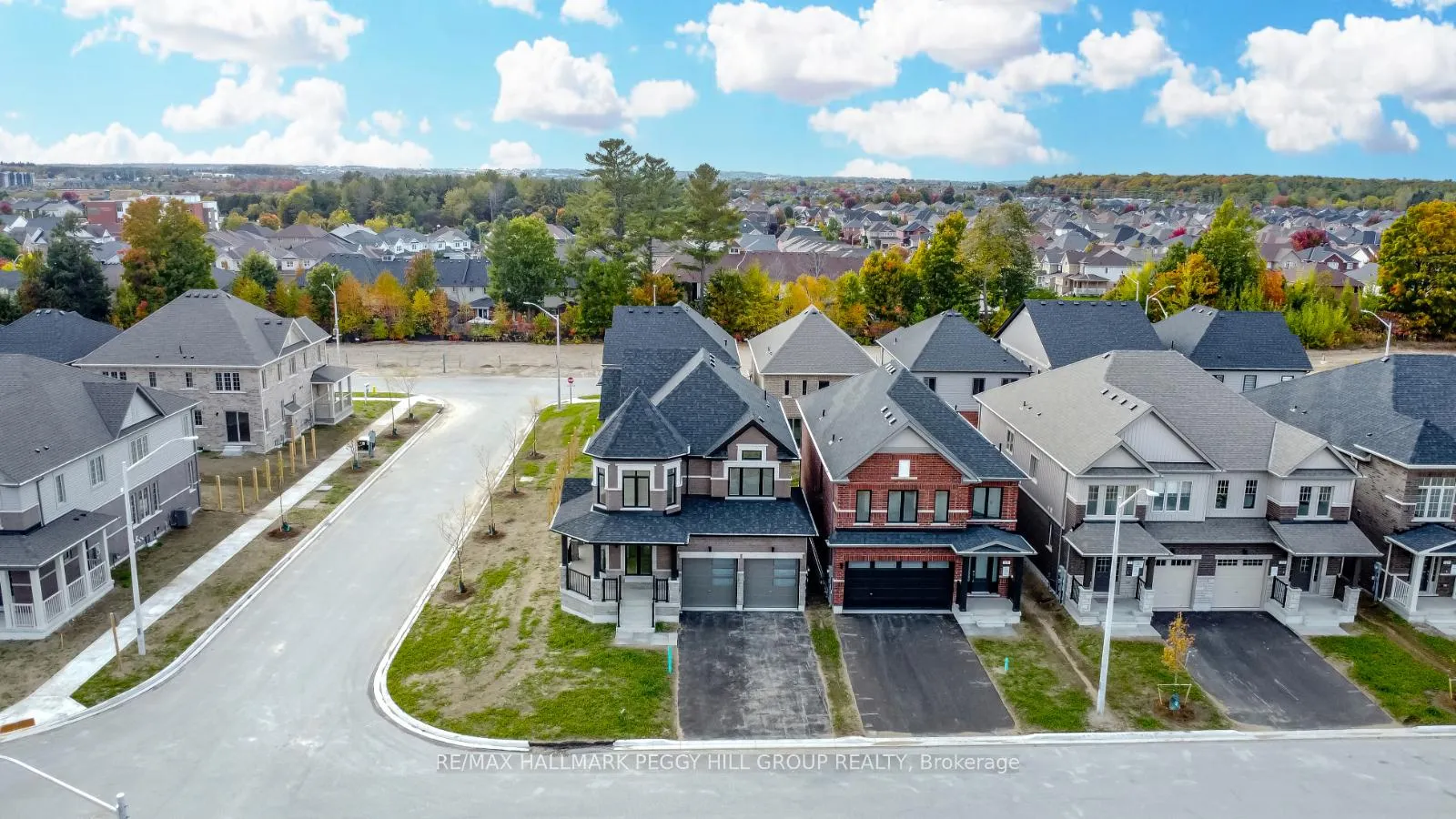 Photo 2 of 17 Amsterdam Drive, Barrie, Rural Barrie Southeast — HOMEH
