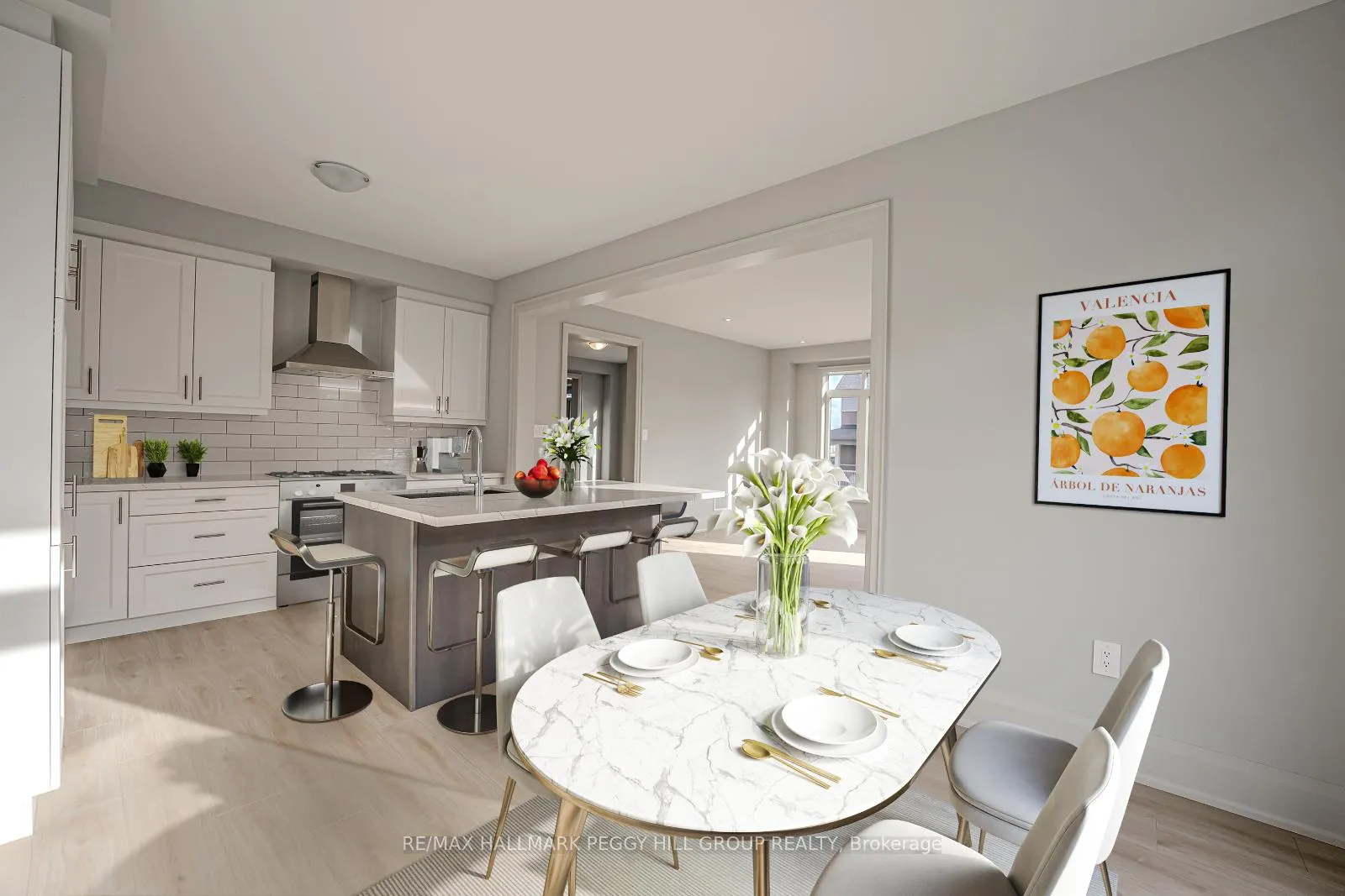 Photo 3 of 17 Amsterdam Drive, Barrie, Rural Barrie Southeast — HOMEH