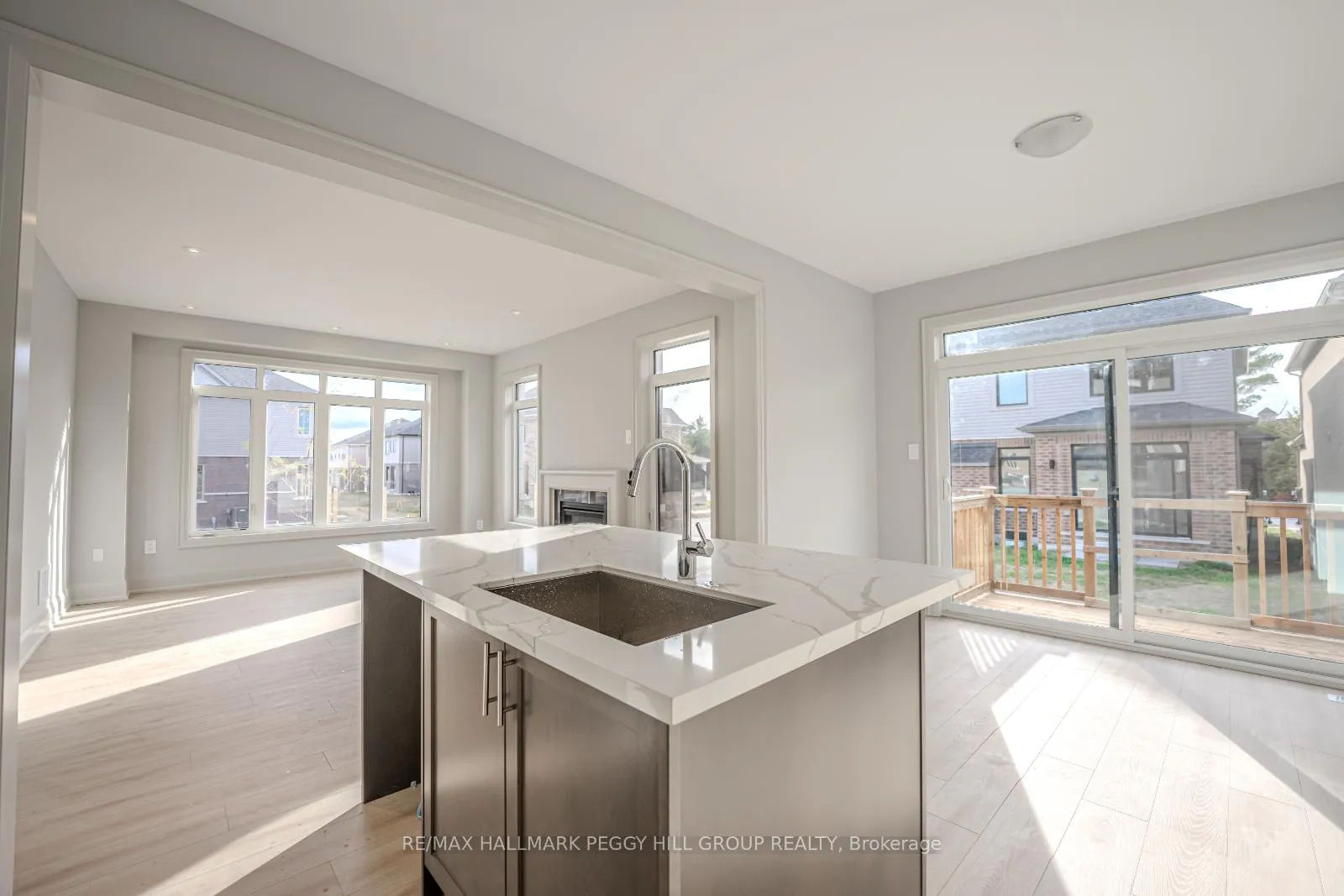 Photo 5 of 17 Amsterdam Drive, Barrie, Rural Barrie Southeast — HOMEH