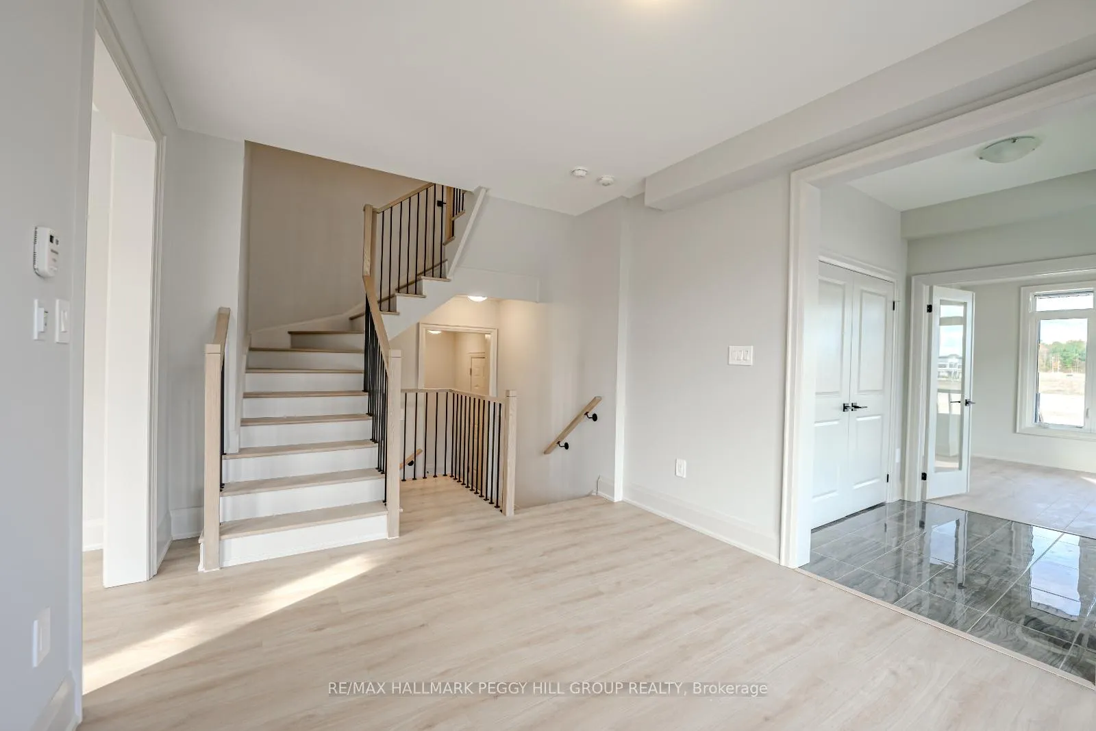 Photo 7 of 17 Amsterdam Drive, Barrie, Rural Barrie Southeast — HOMEH
