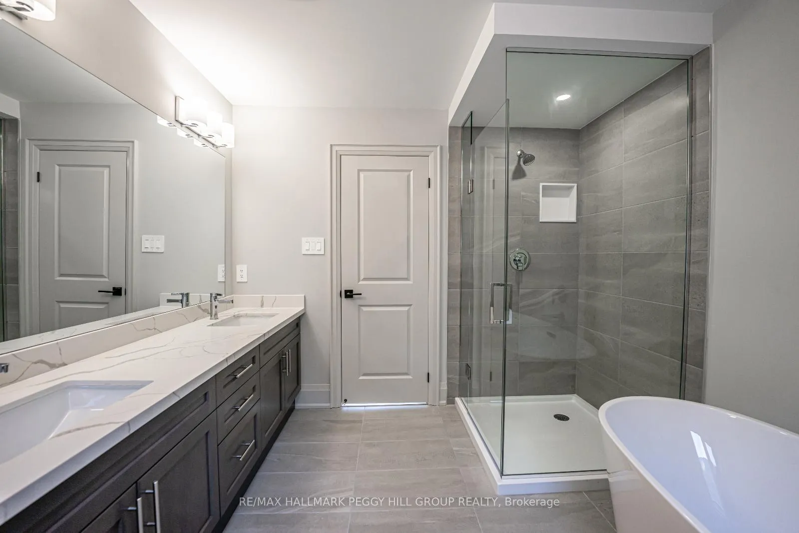 Photo 10 of 17 Amsterdam Drive, Barrie, Rural Barrie Southeast — HOMEH