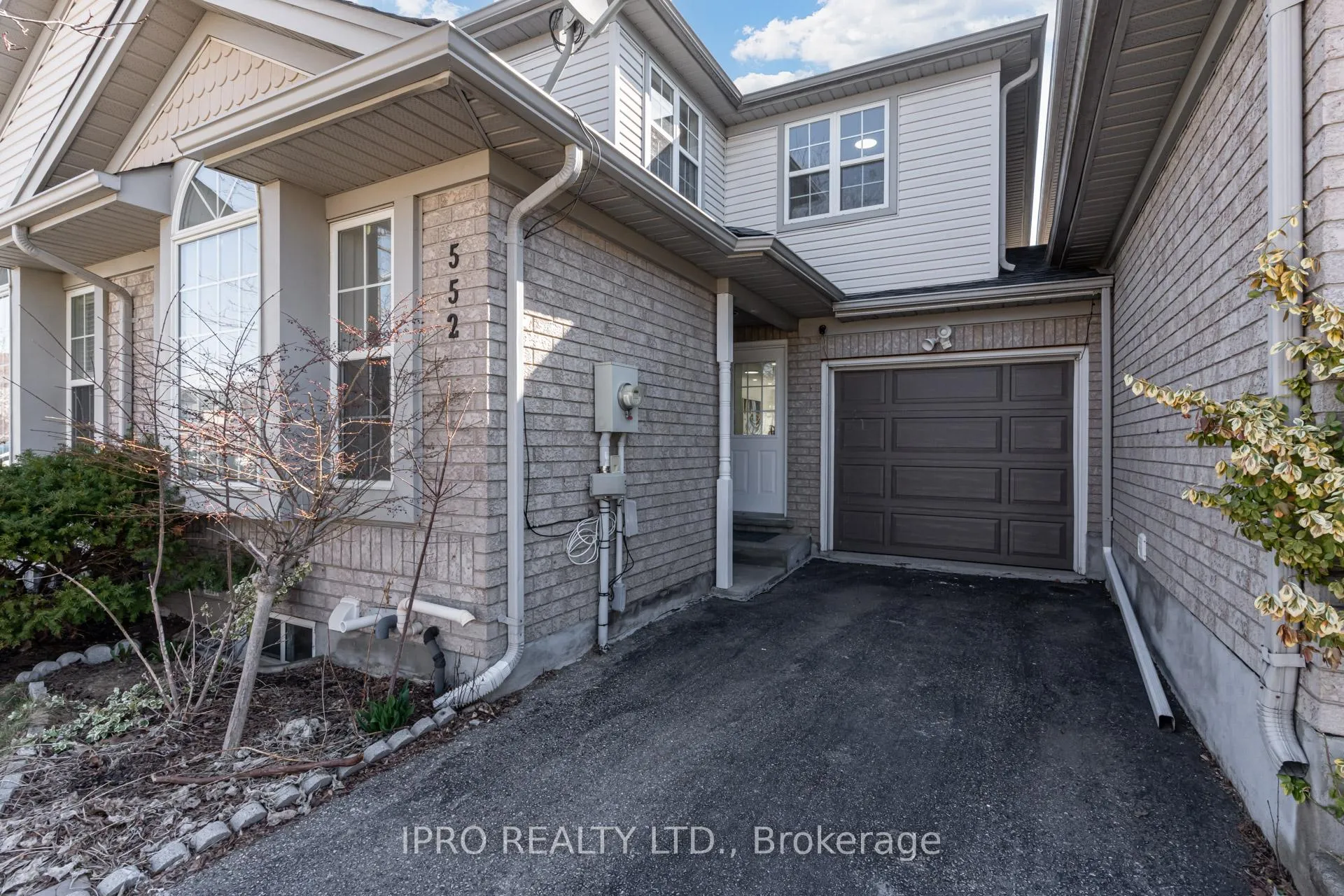 Photo 3 of 552 Dansbury Drive, Waterloo — HOMEH