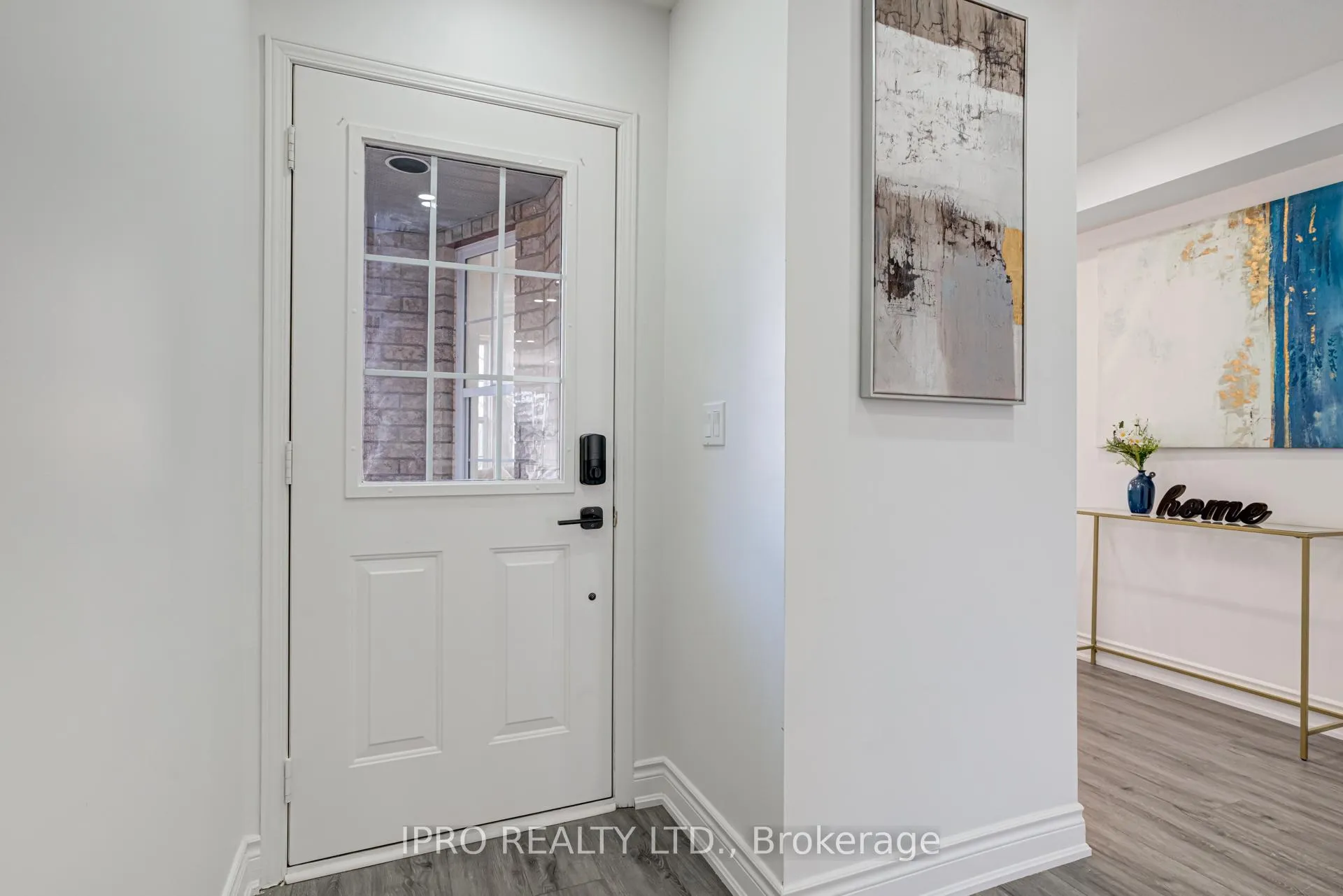 Photo 5 of 552 Dansbury Drive, Waterloo — HOMEH