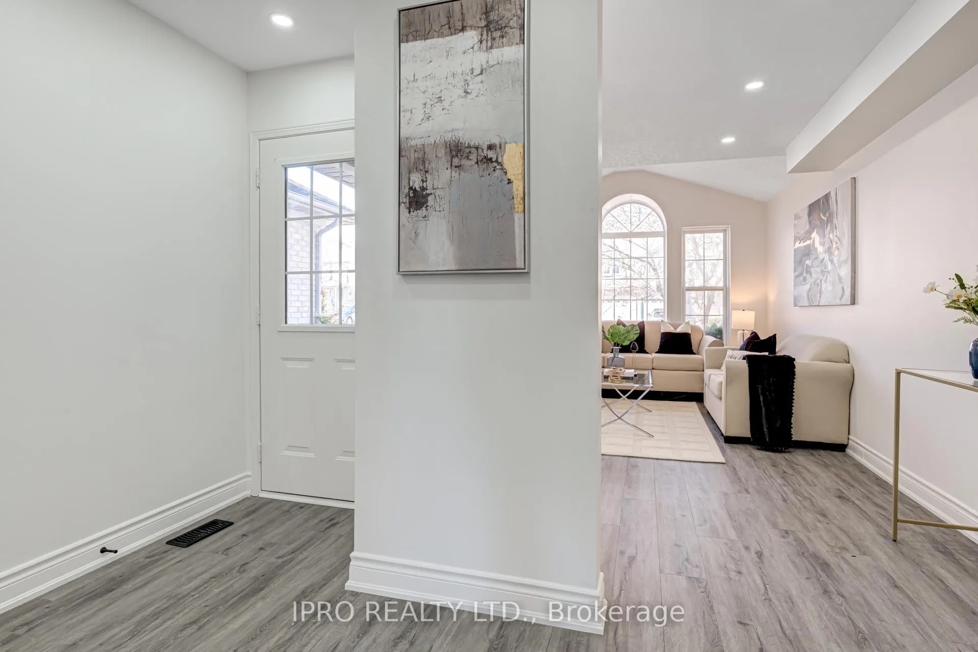 Photo 7 of 552 Dansbury Drive, Waterloo — HOMEH