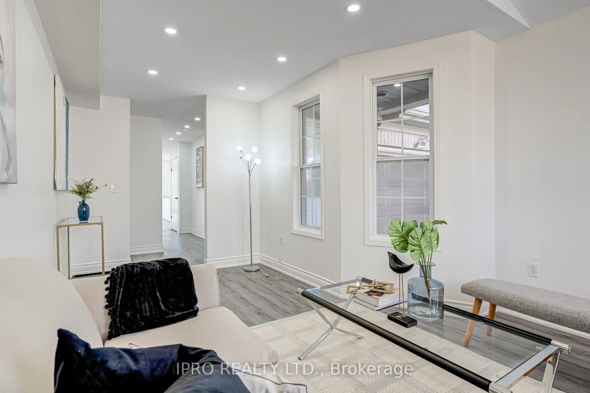 Photo 10 of 552 Dansbury Drive, Waterloo — HOMEH