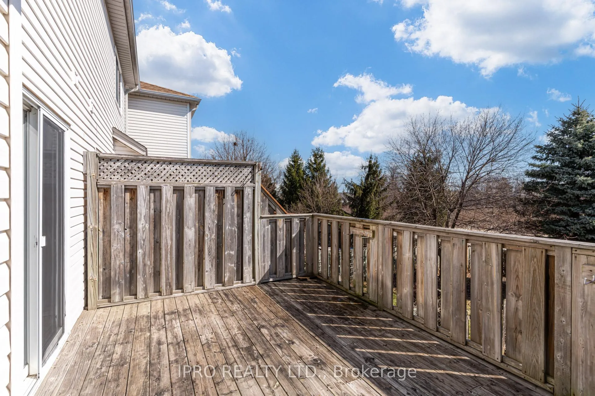 Photo 23 of 552 Dansbury Drive, Waterloo — HOMEH