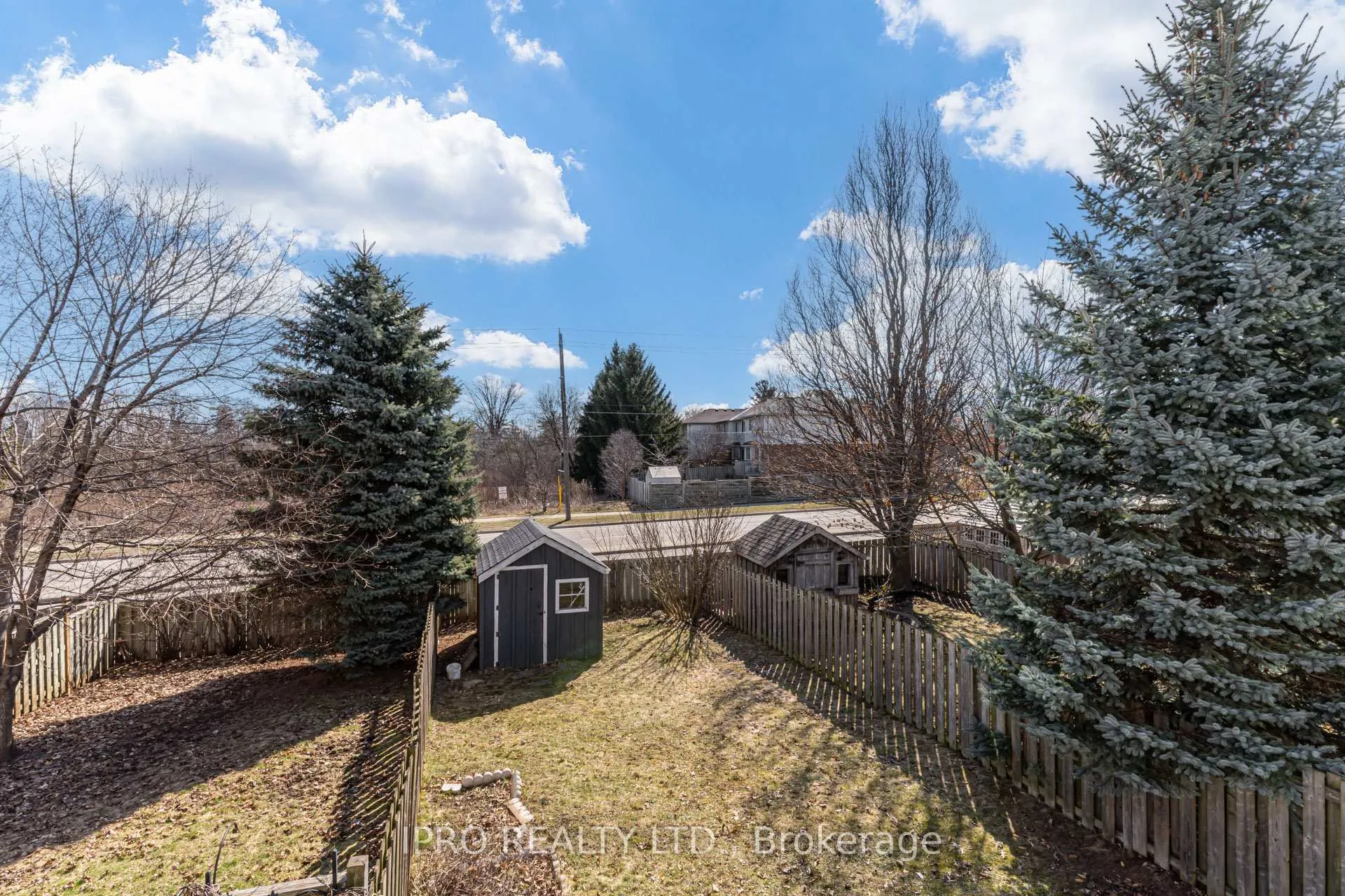 Photo 25 of 552 Dansbury Drive, Waterloo — HOMEH