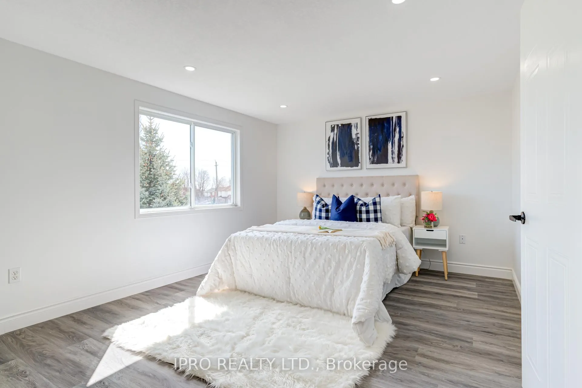Photo 32 of 552 Dansbury Drive, Waterloo — HOMEH
