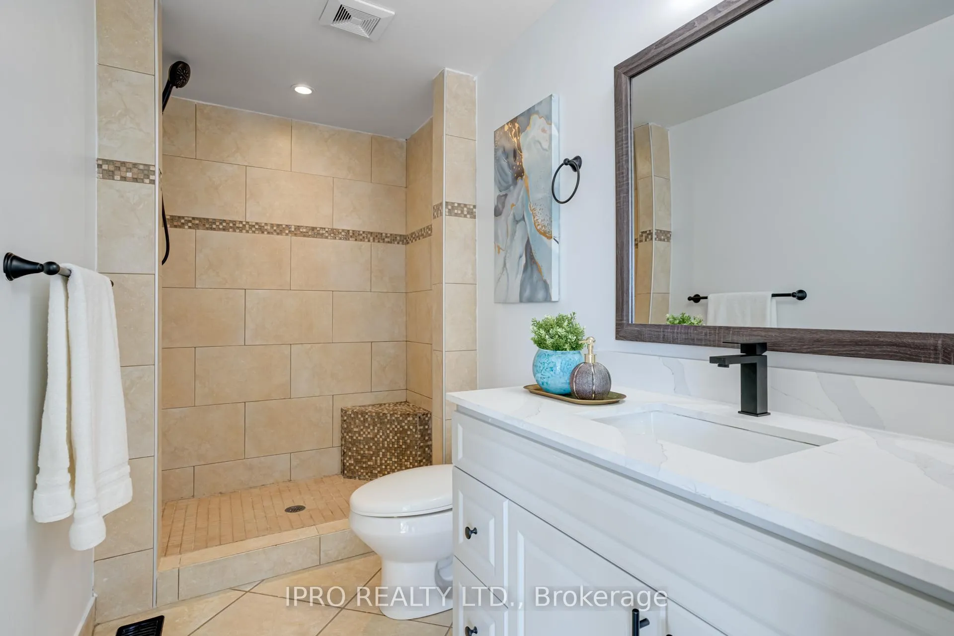 Photo 34 of 552 Dansbury Drive, Waterloo — HOMEH