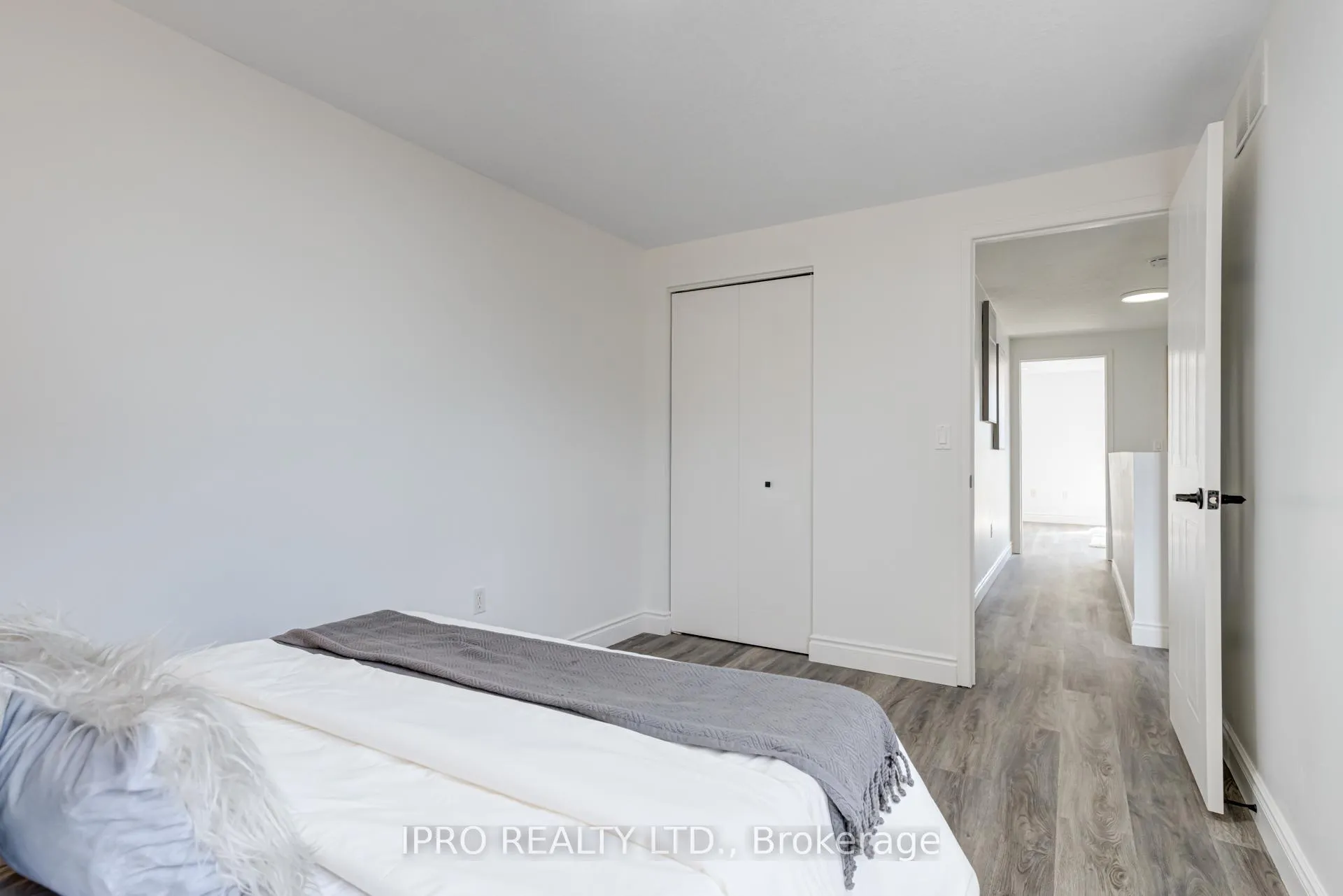 Photo 36 of 552 Dansbury Drive, Waterloo — HOMEH