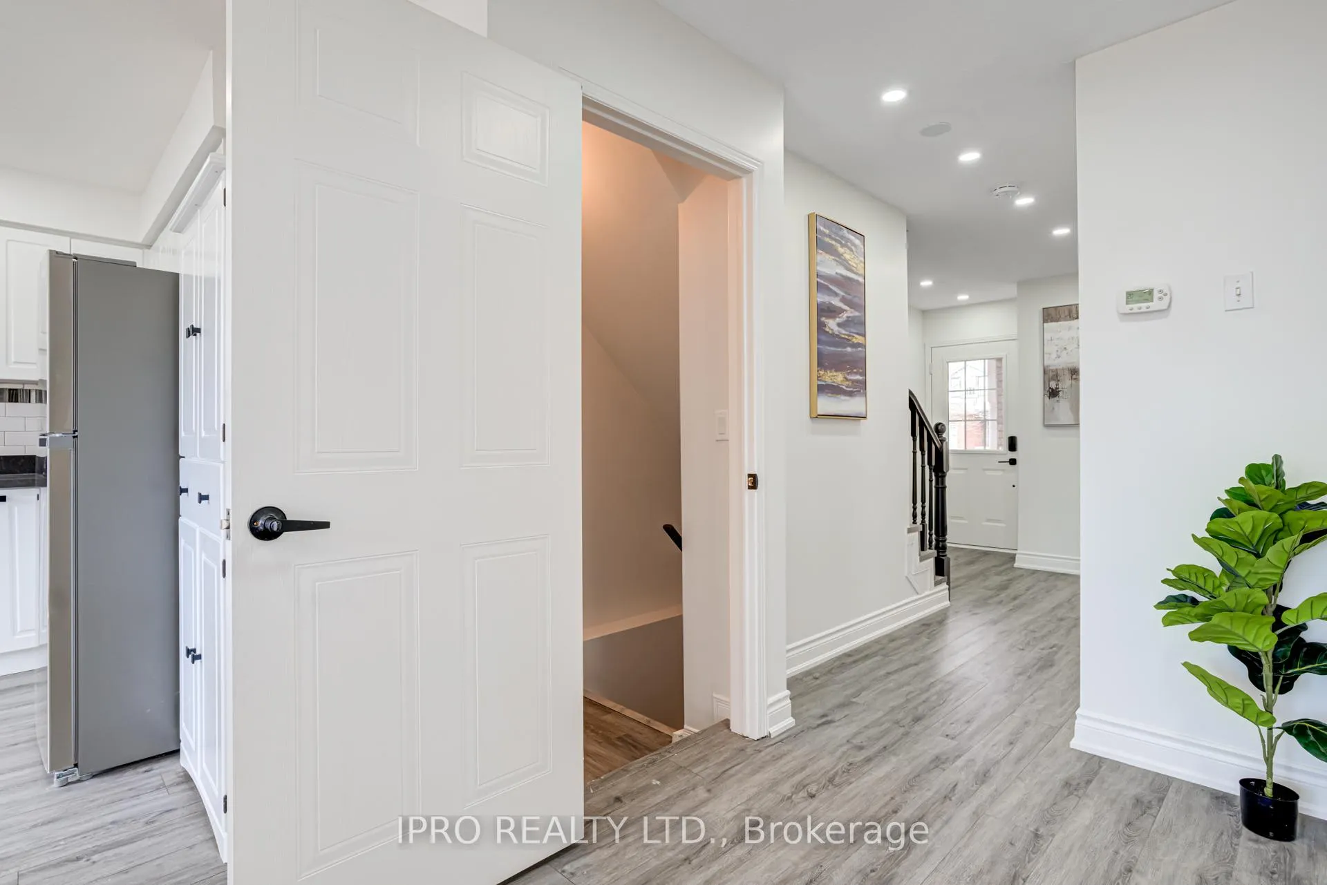 Photo 40 of 552 Dansbury Drive, Waterloo — HOMEH