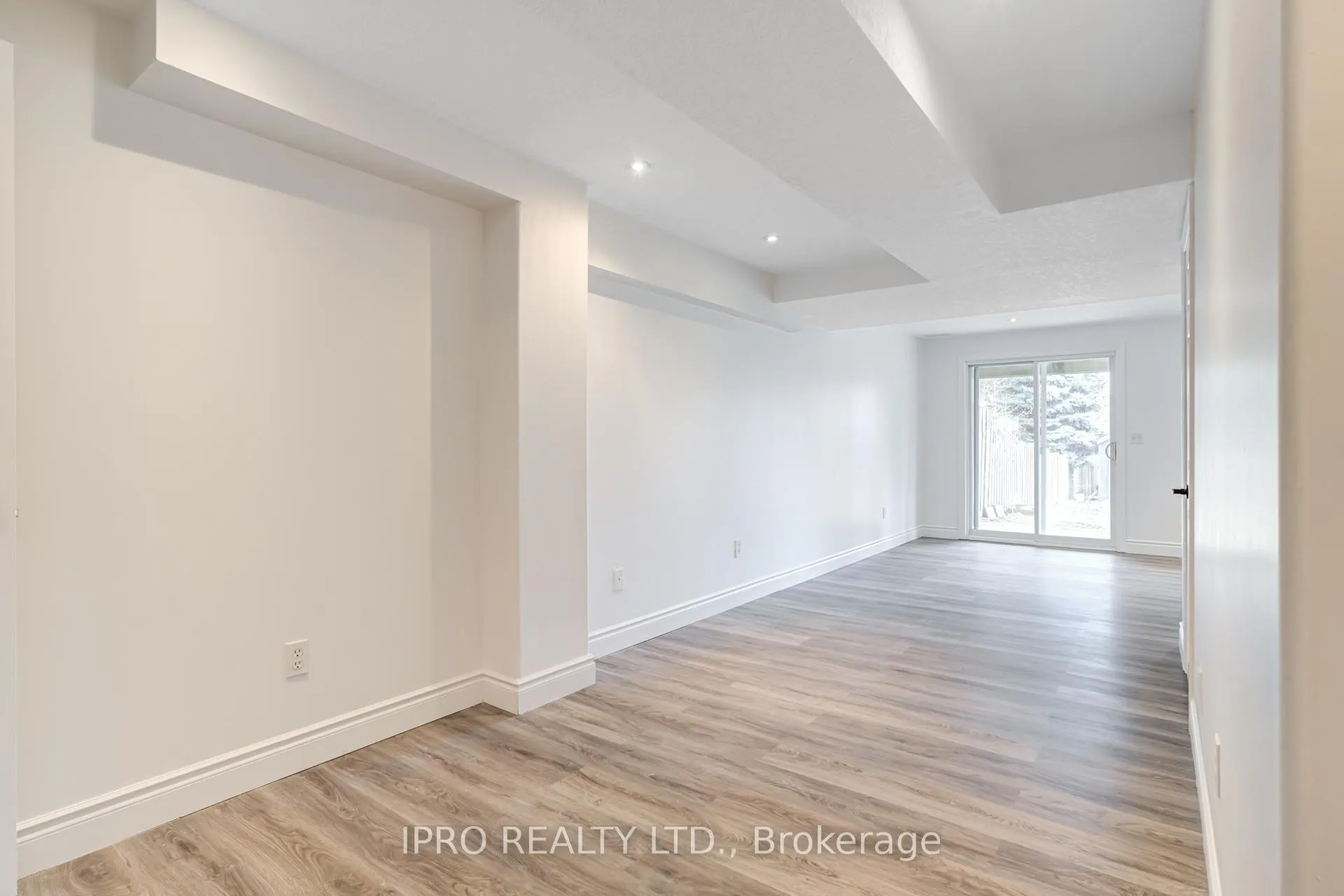 Photo 42 of 552 Dansbury Drive, Waterloo — HOMEH