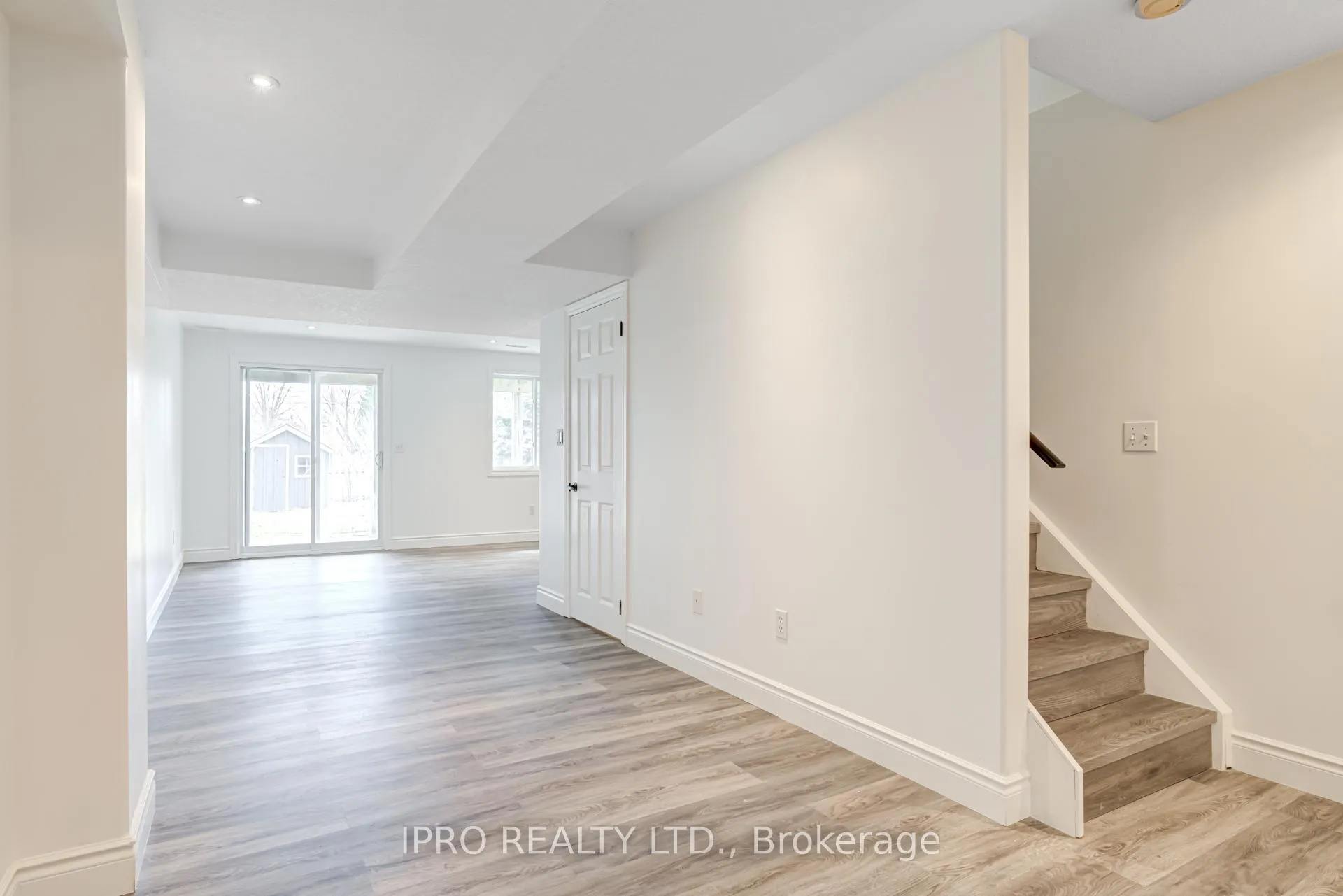 Photo 43 of 552 Dansbury Drive, Waterloo — HOMEH