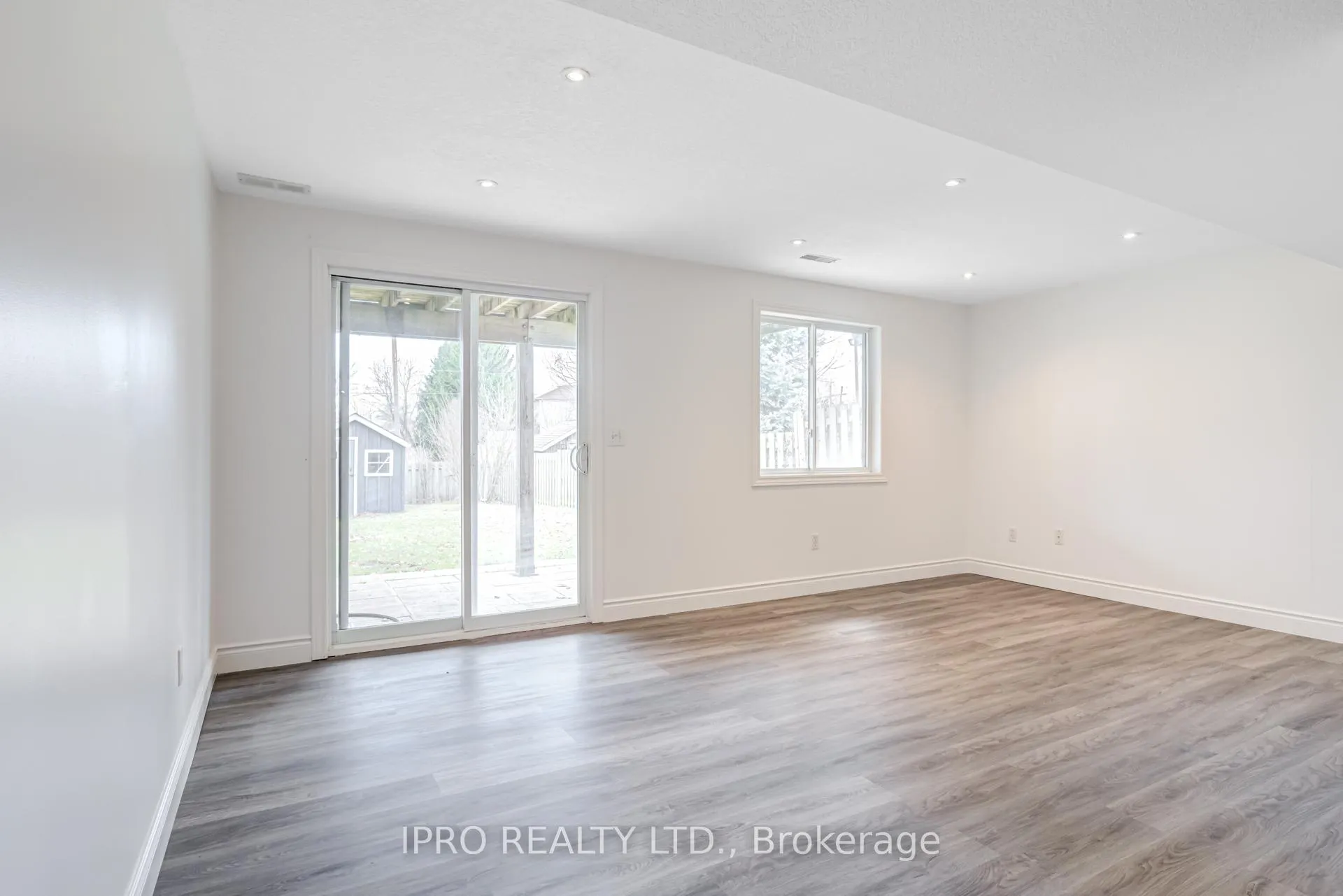 Photo 44 of 552 Dansbury Drive, Waterloo — HOMEH