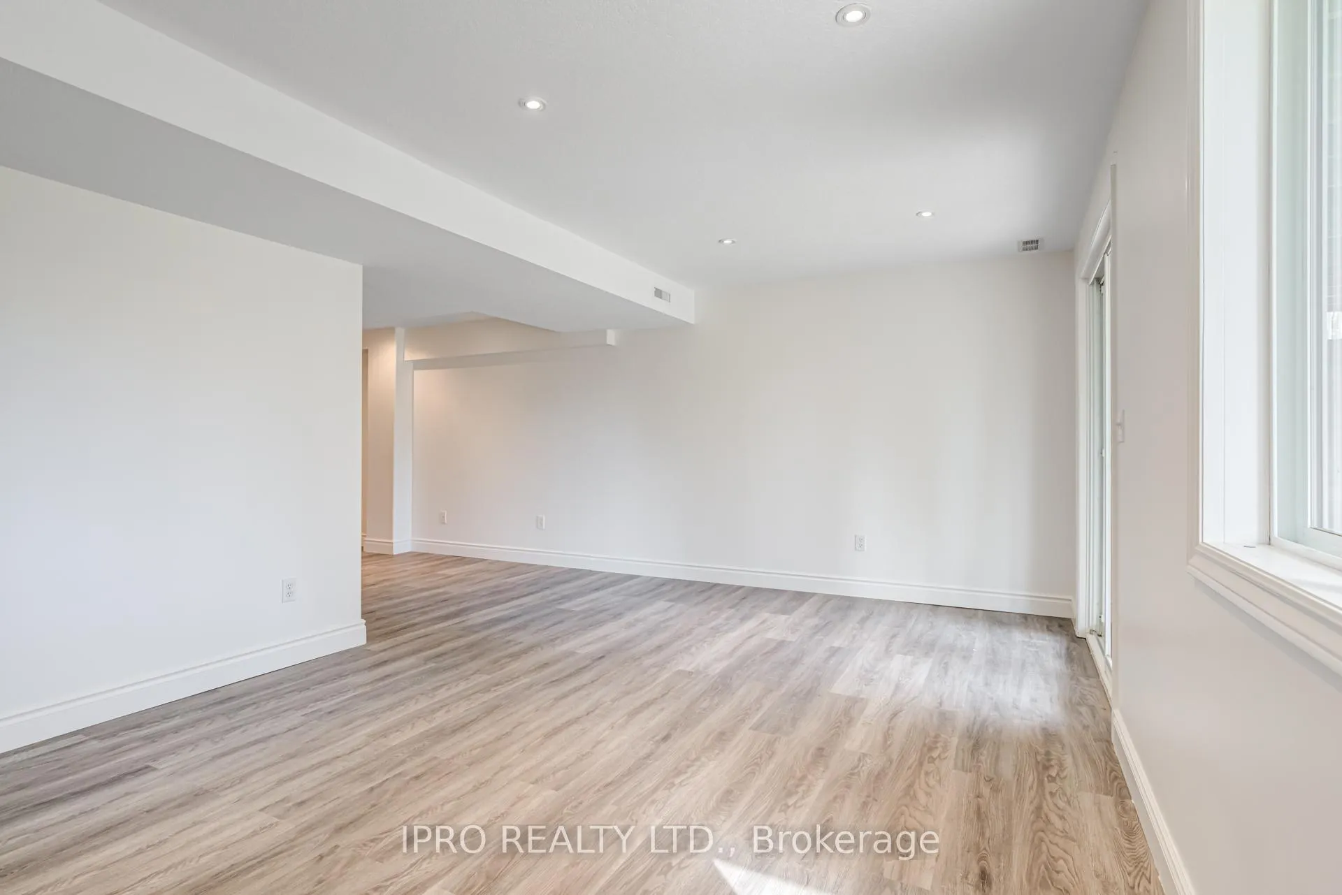 Photo 45 of 552 Dansbury Drive, Waterloo — HOMEH