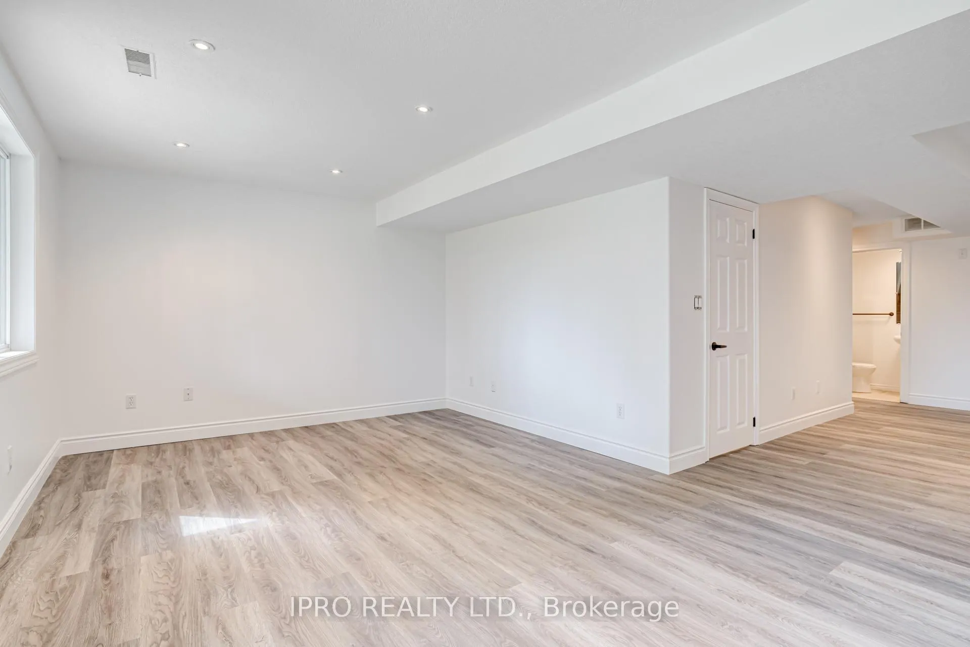 Photo 46 of 552 Dansbury Drive, Waterloo — HOMEH