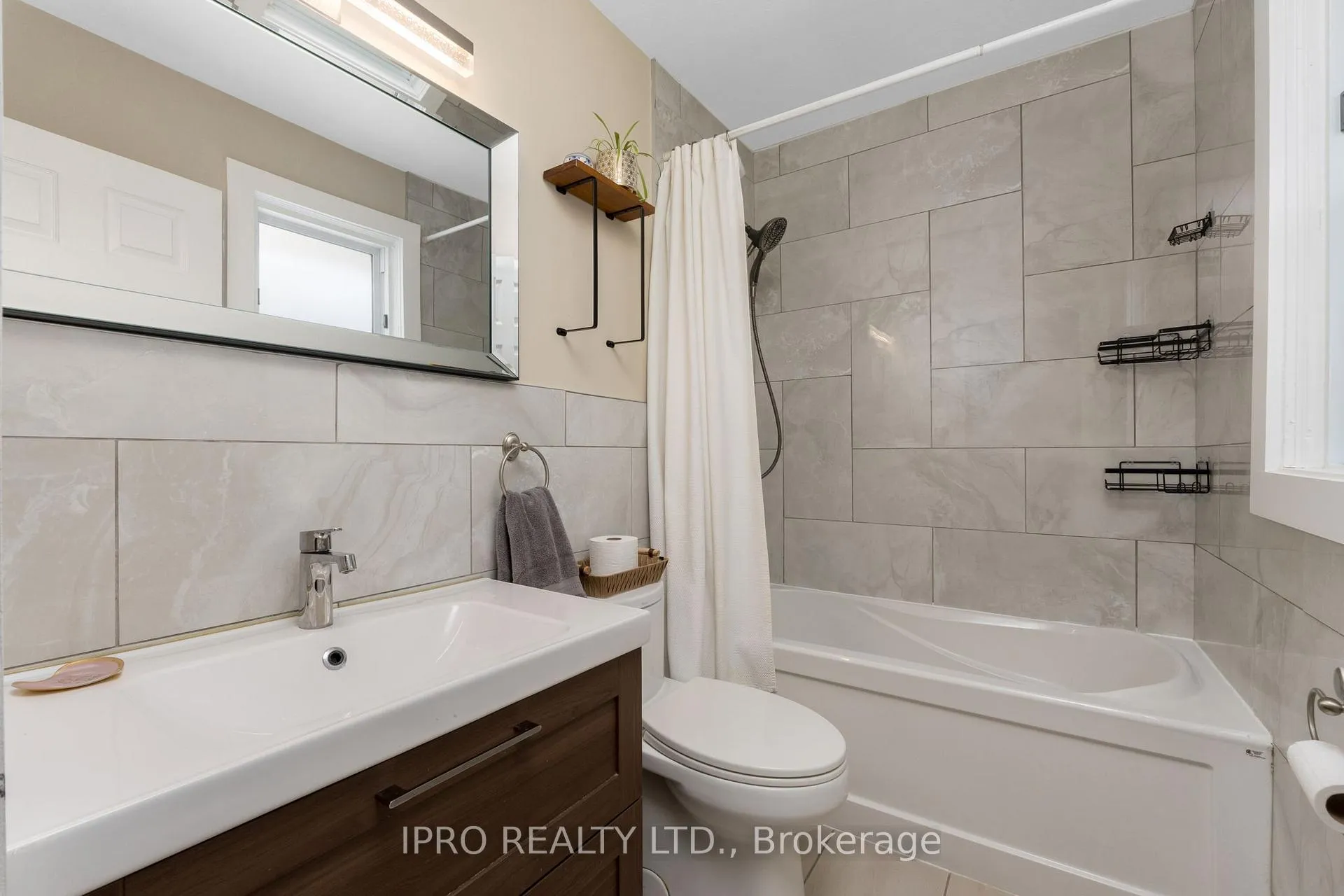 Photo 12 of 74 Armstrong Avenue, Hamilton, McQuesten — HOMEH