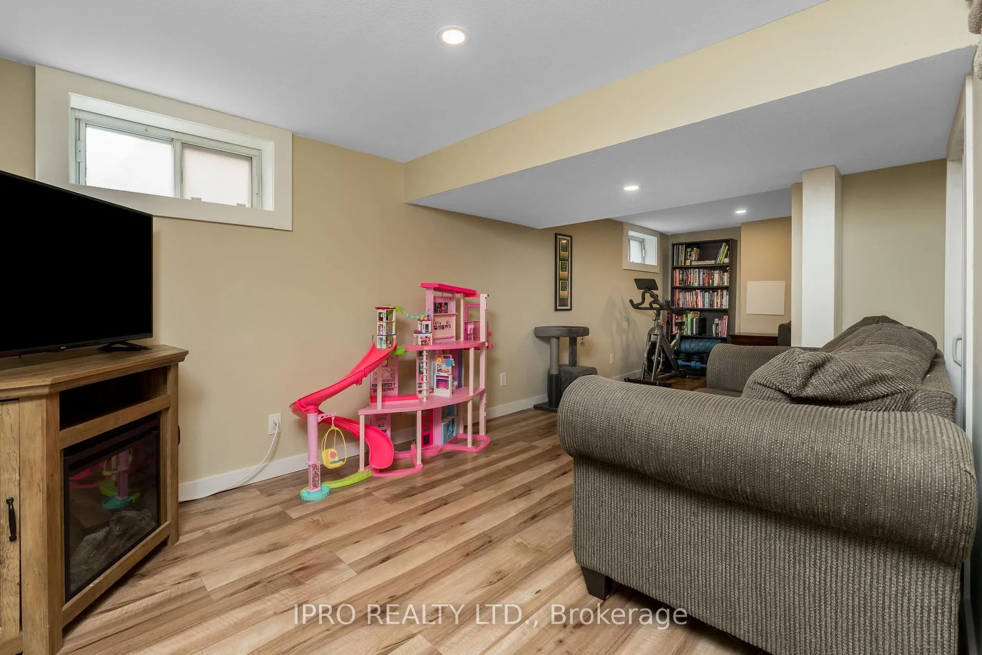 Photo 17 of 74 Armstrong Avenue, Hamilton, McQuesten — HOMEH