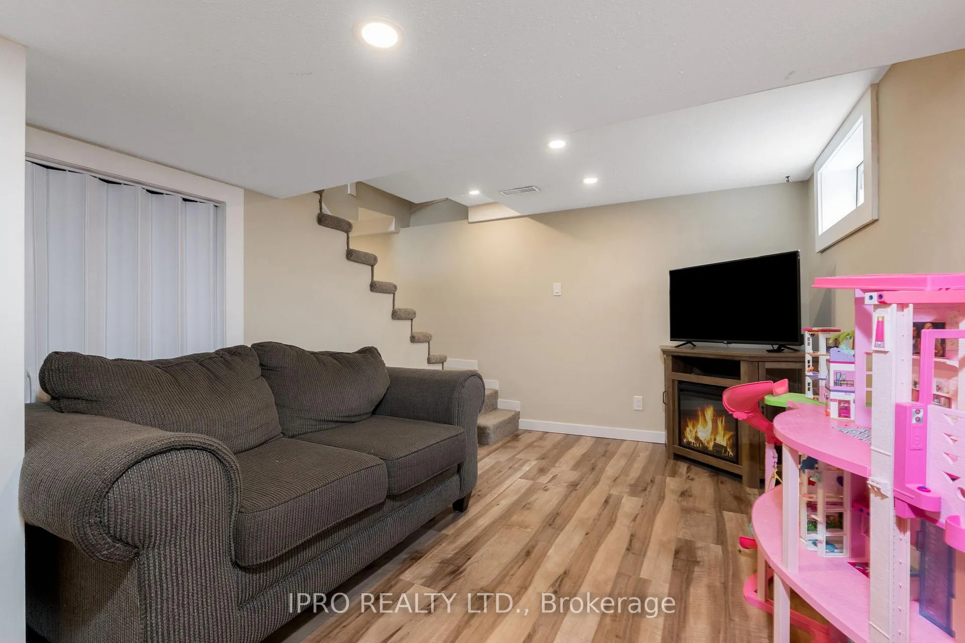 Photo 18 of 74 Armstrong Avenue, Hamilton, McQuesten — HOMEH