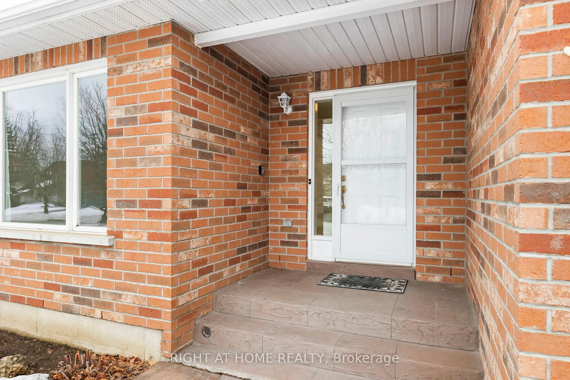 Photo 3 of 56 Elmwood Avenue, Brock, Beaverton — HOMEH