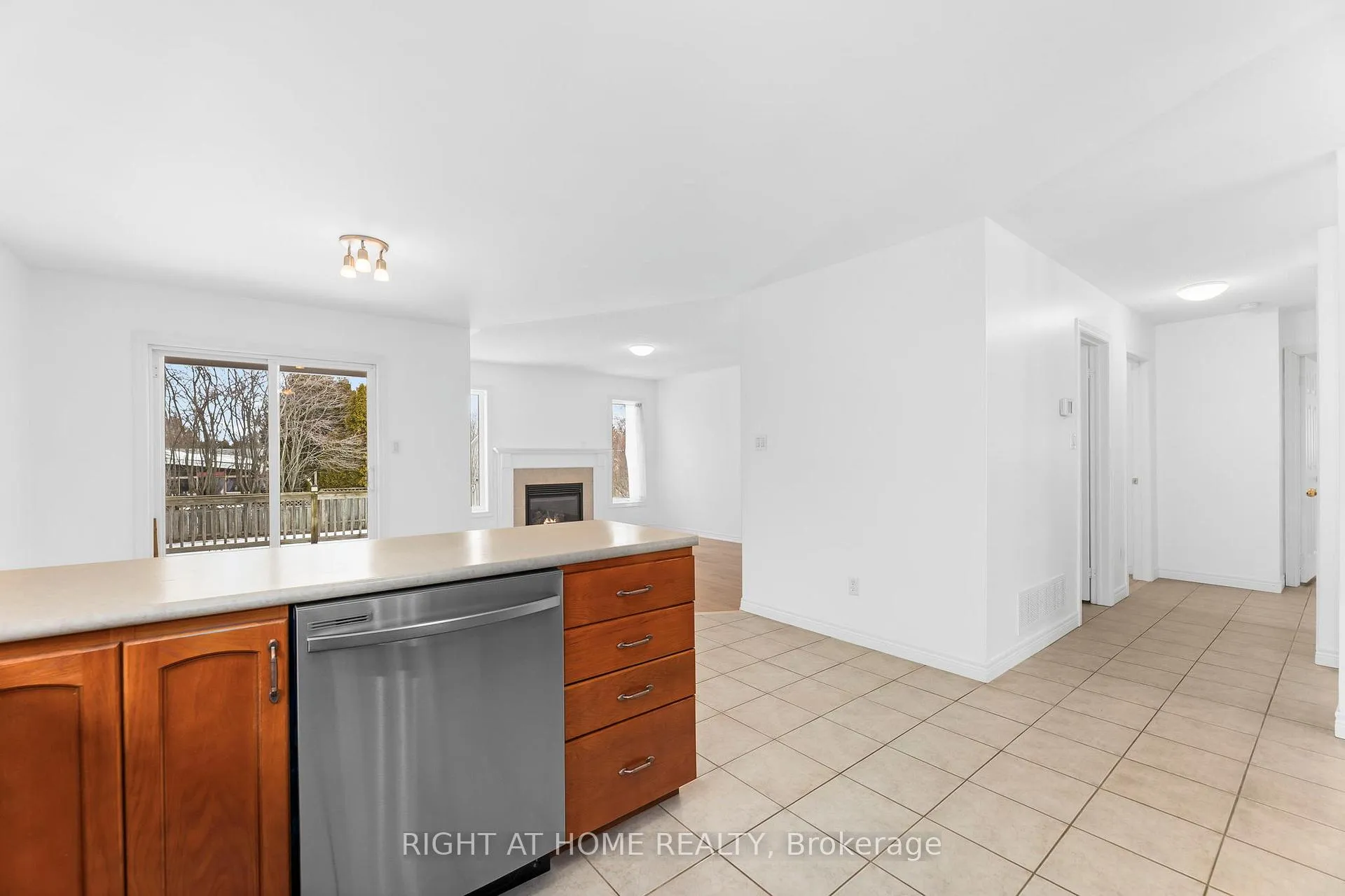 Photo 9 of 56 Elmwood Avenue, Brock, Beaverton — HOMEH