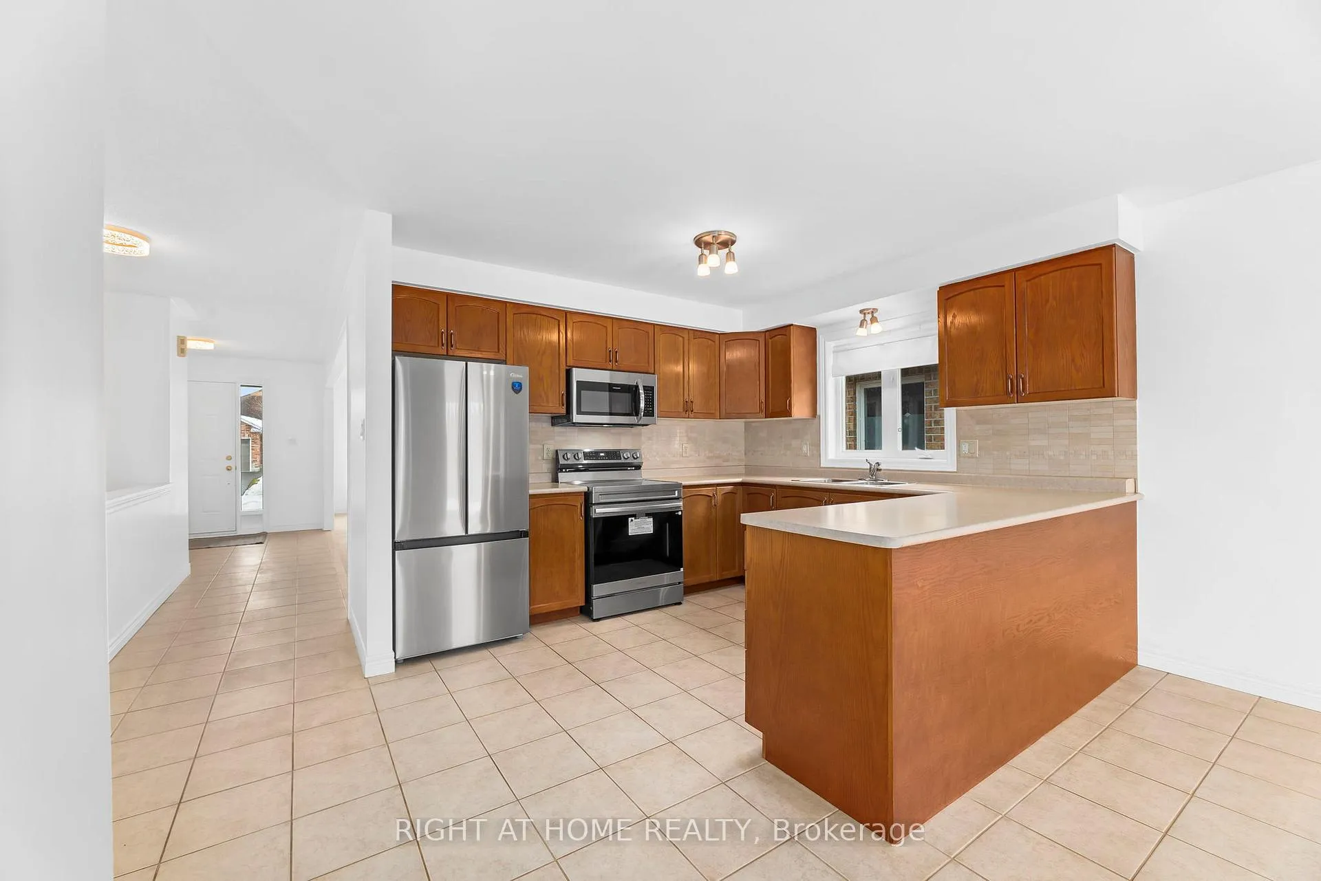 Photo 10 of 56 Elmwood Avenue, Brock, Beaverton — HOMEH