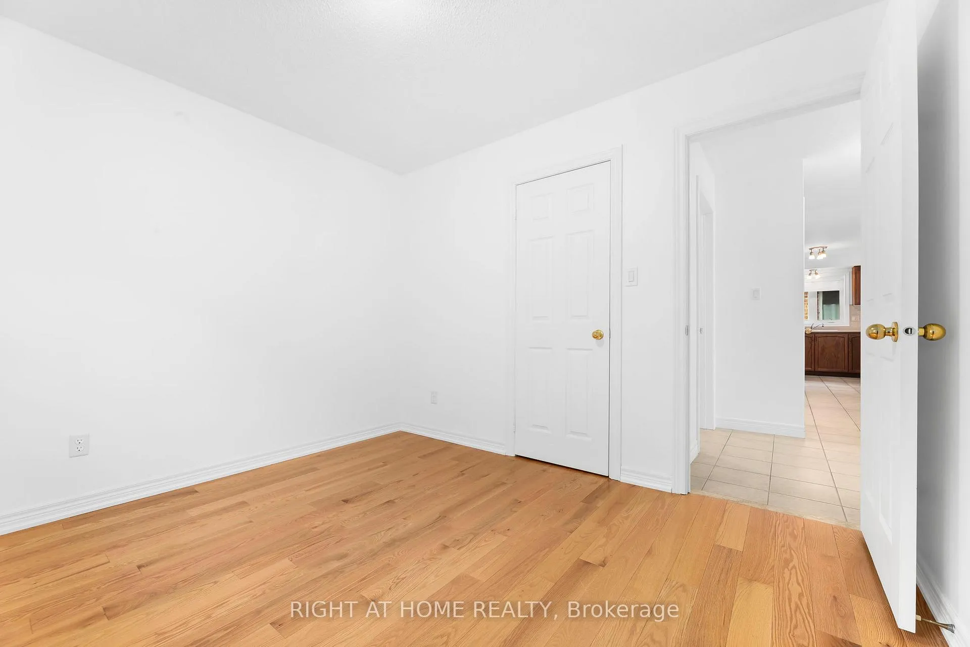 Photo 23 of 56 Elmwood Avenue, Brock, Beaverton — HOMEH