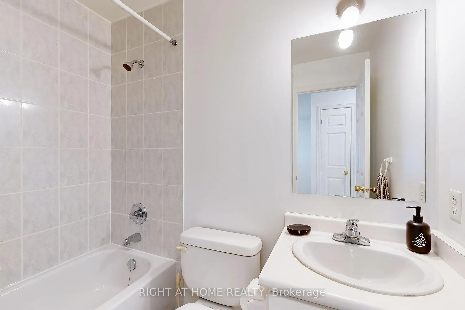 Photo 24 of 56 Elmwood Avenue, Brock, Beaverton — HOMEH