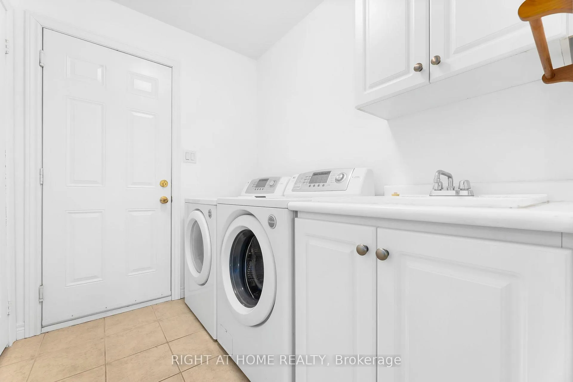 Photo 25 of 56 Elmwood Avenue, Brock, Beaverton — HOMEH
