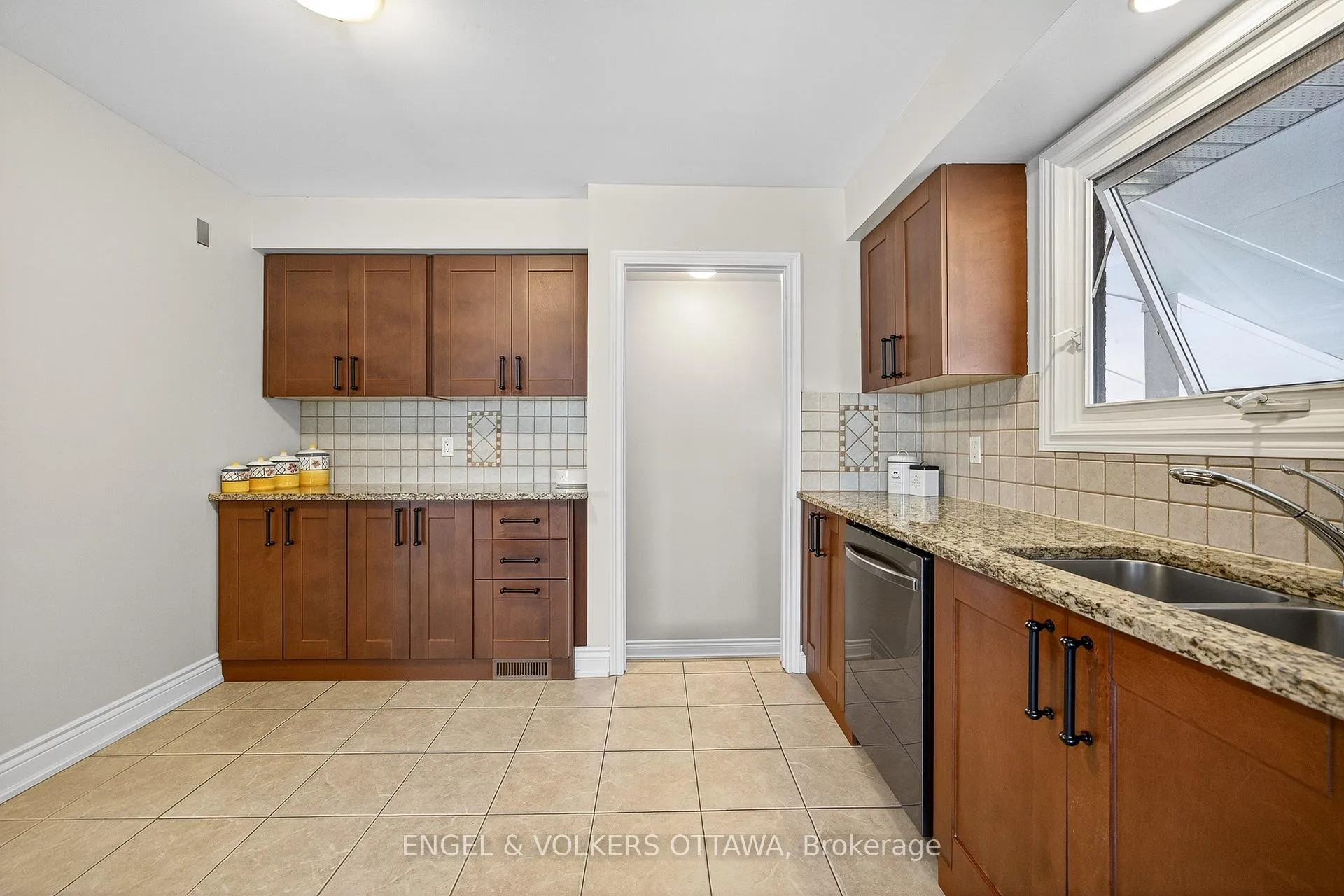 Photo 10 of 1291 Notting Hill Avenue, Ottawa, Ellwood — HOMEH