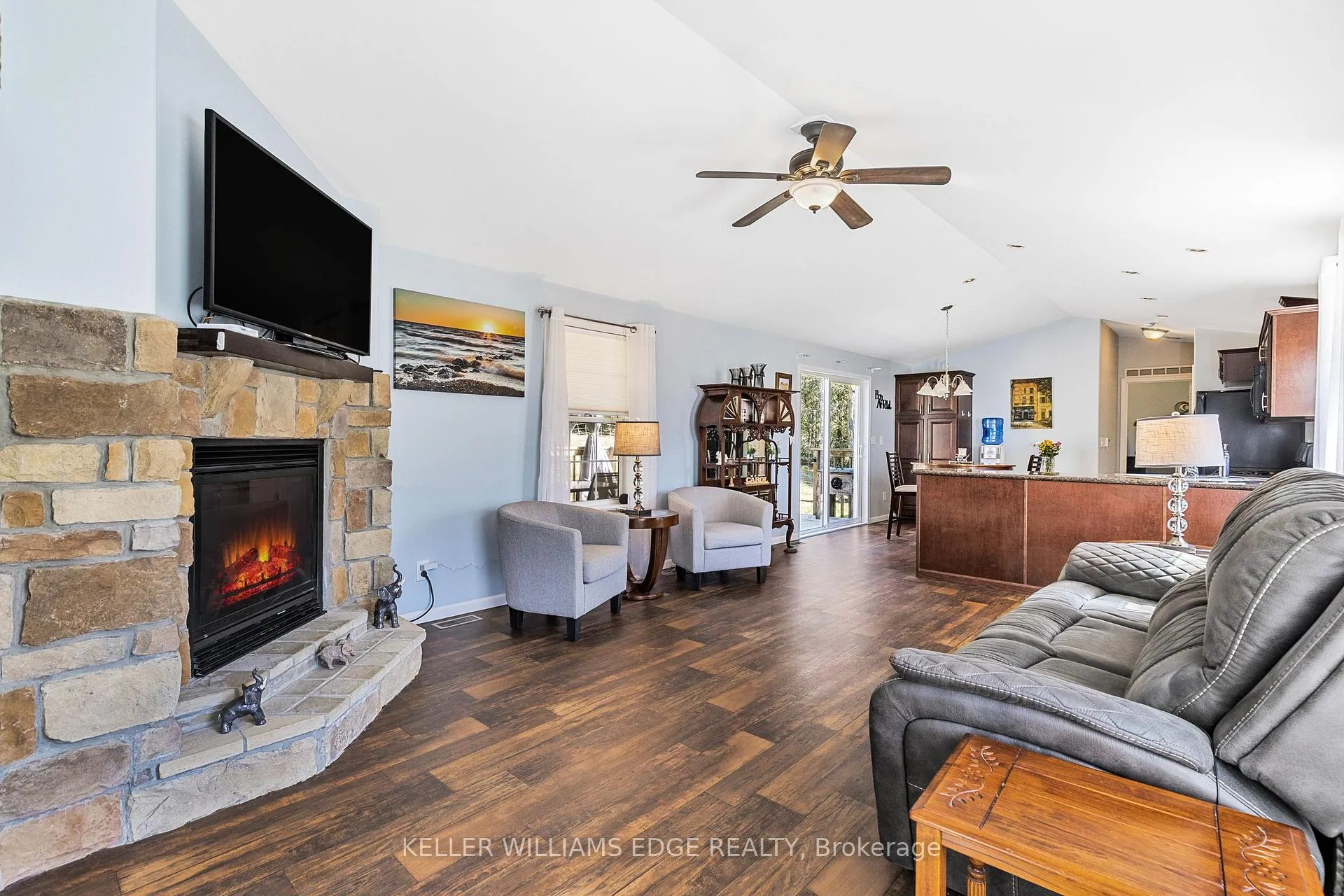 Photo 4 of 53 Hillside Crescent, Hamilton, Rural Flamborough — HOMEH