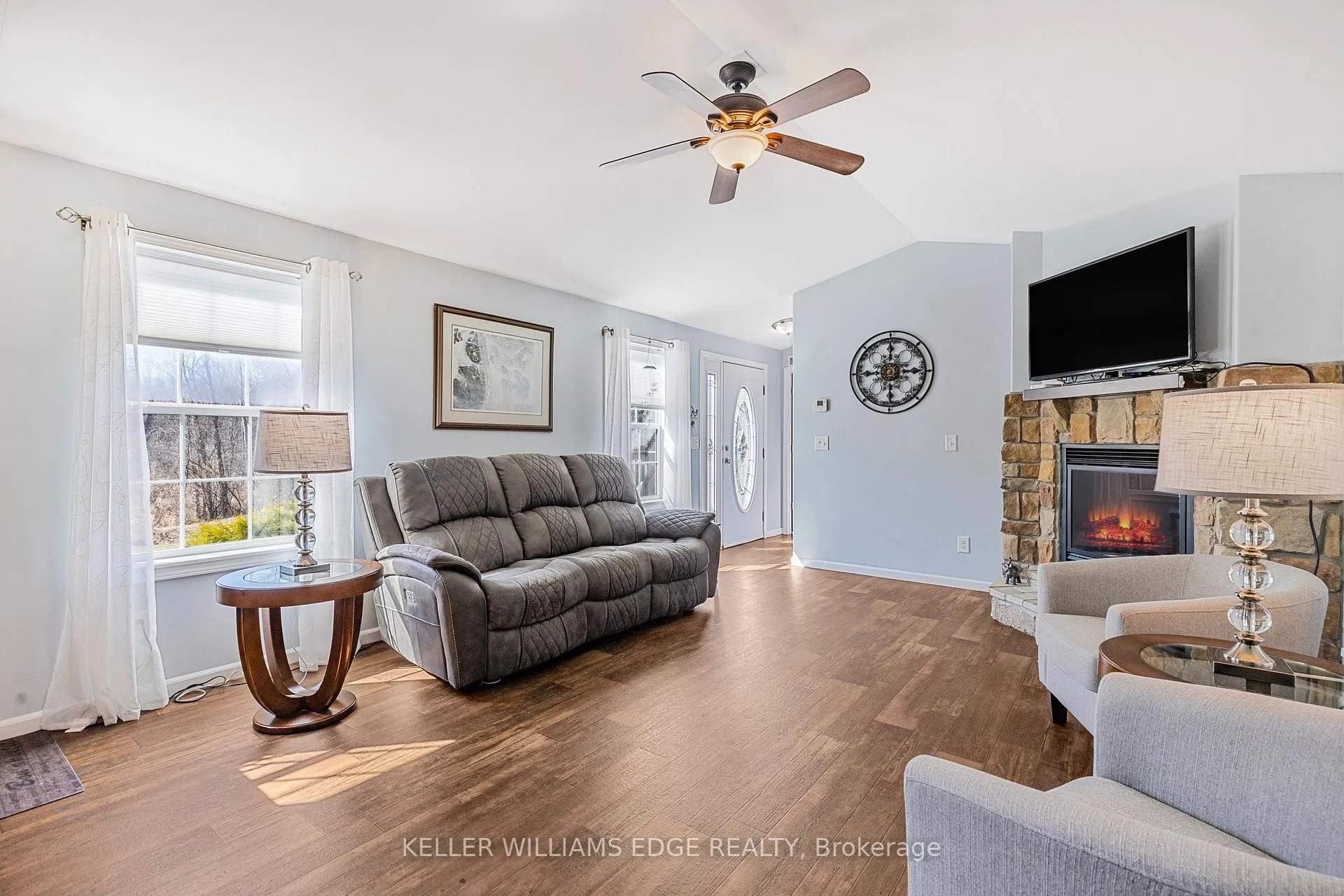 Photo 5 of 53 Hillside Crescent, Hamilton, Rural Flamborough — HOMEH