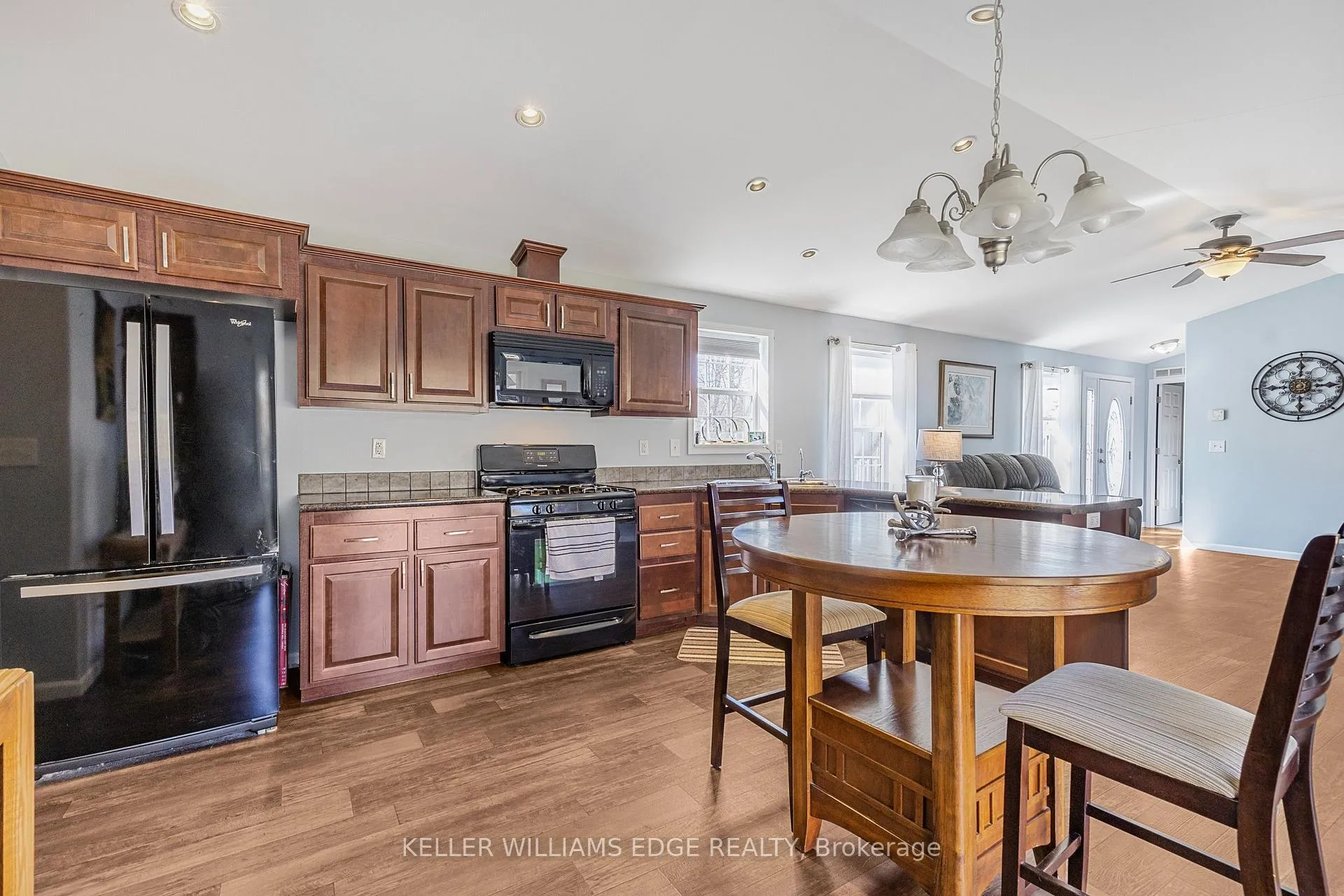Photo 8 of 53 Hillside Crescent, Hamilton, Rural Flamborough — HOMEH