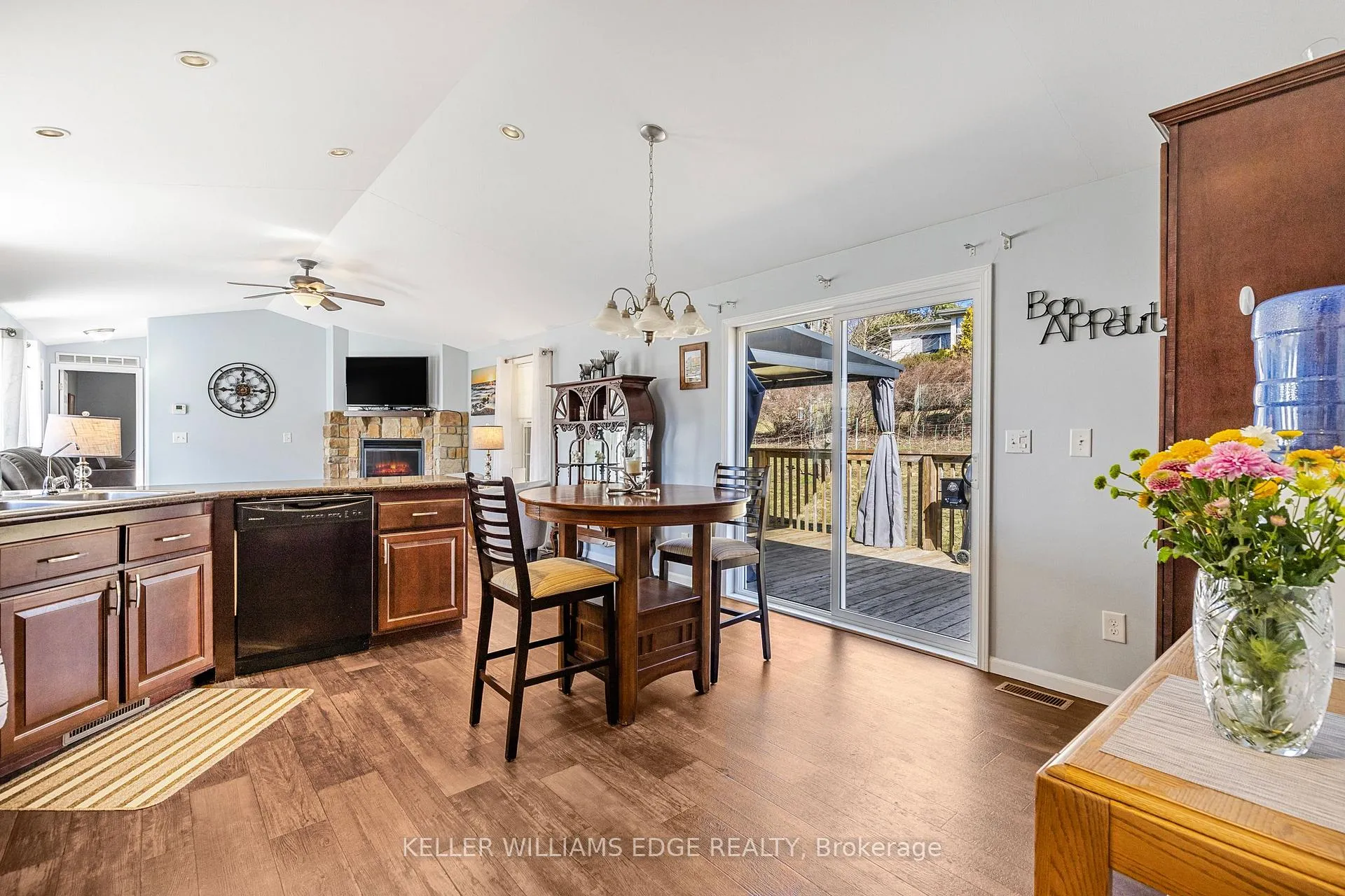 Photo 9 of 53 Hillside Crescent, Hamilton, Rural Flamborough — HOMEH