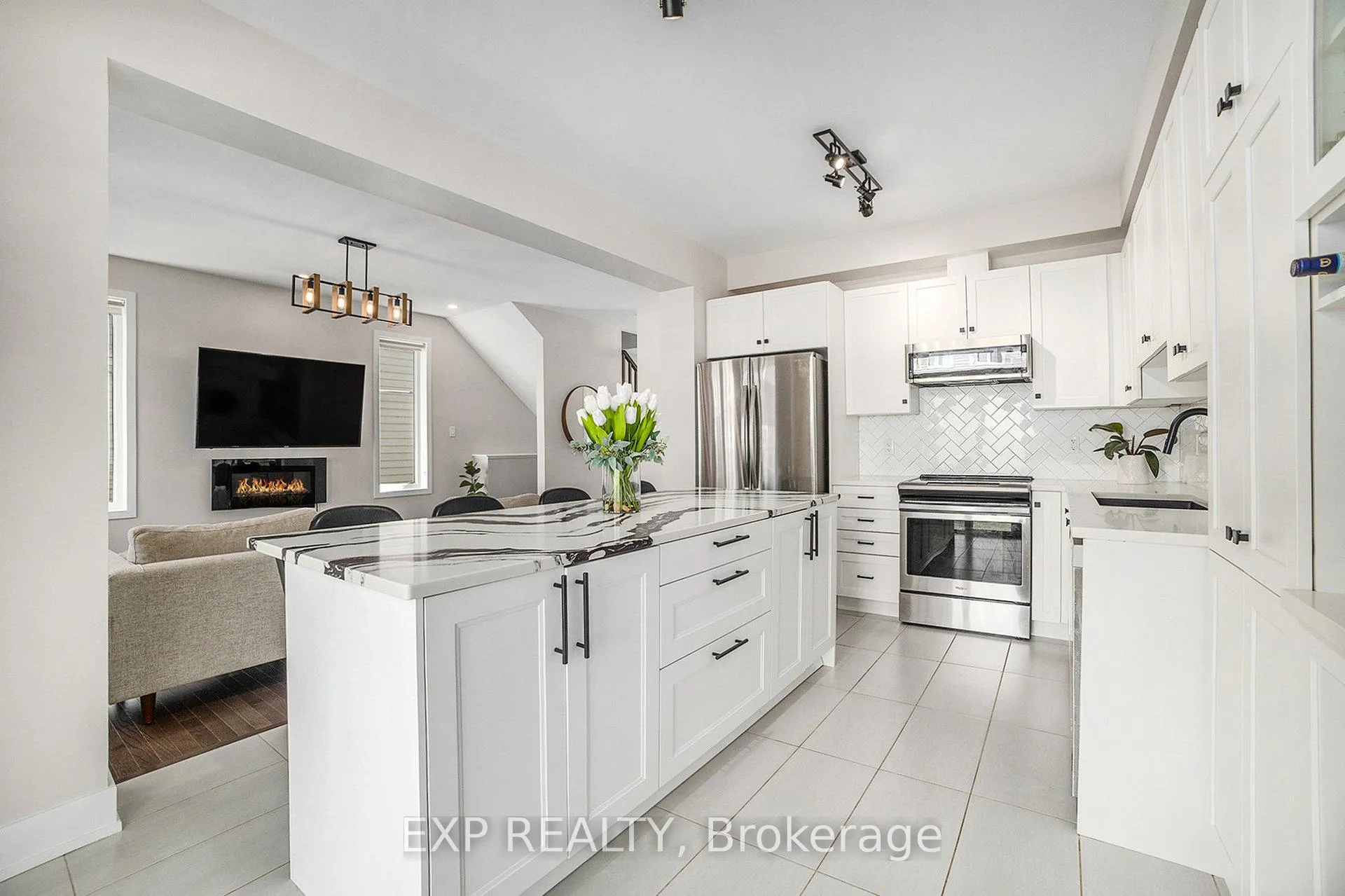 Photo 12 of 63 Pelham Crescent, Ottawa, Goulbourn Twp From Franktown Rd/South To Rideau — HOMEH