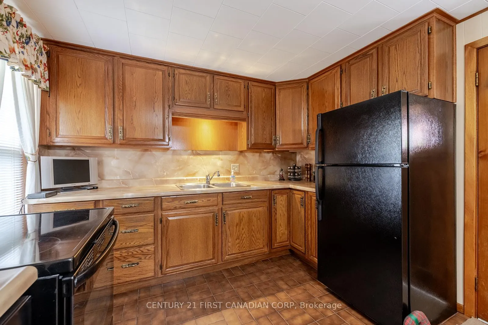 Photo 3 of 14 Jane Street, Chatham-Kent, Ridgetown — HOMEH