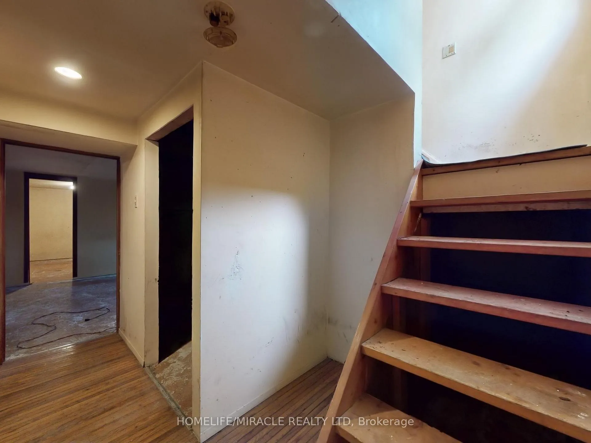 Photo 16 of 912 Reytan Boulevard, Pickering, Bay Ridges — HOMEH